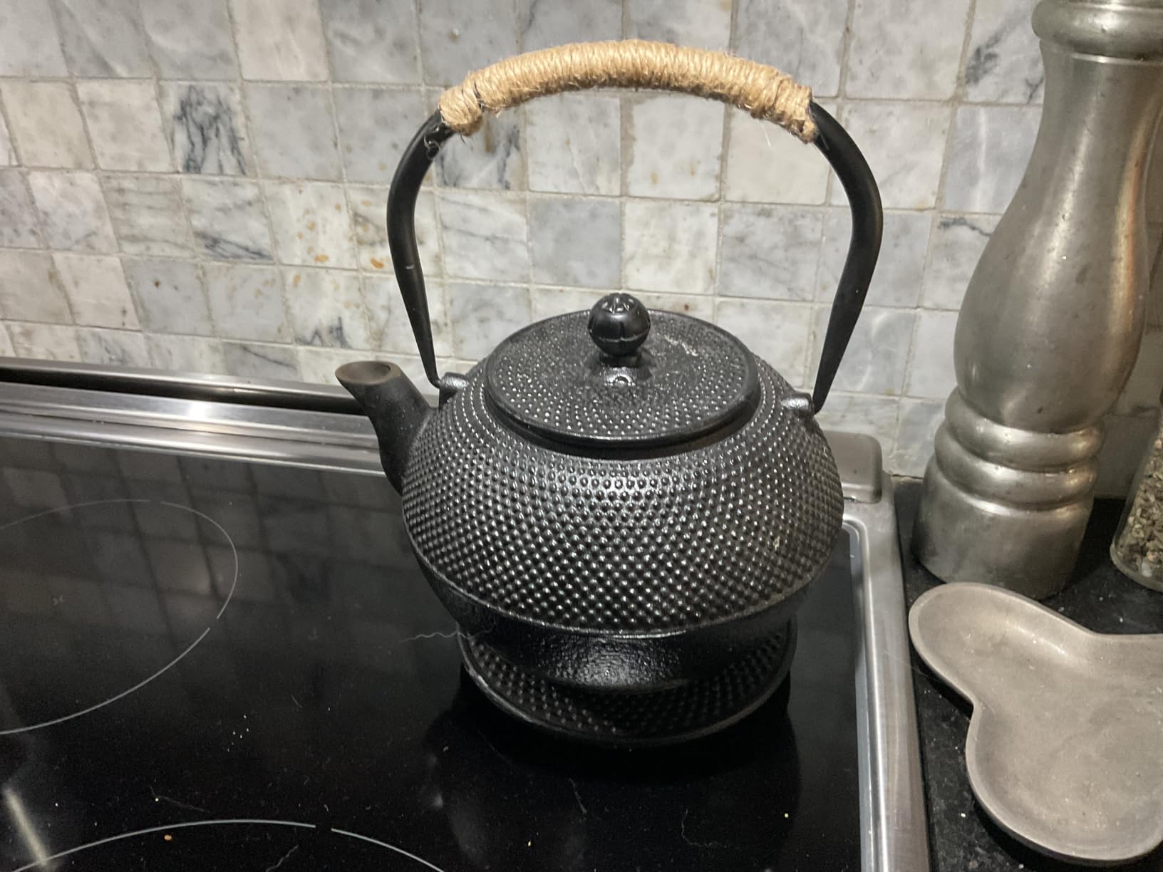 YJX Black Cast Iron Teapot, Tea Kettle for Stove Top, 40.6oz Tea Pot customer photo 2