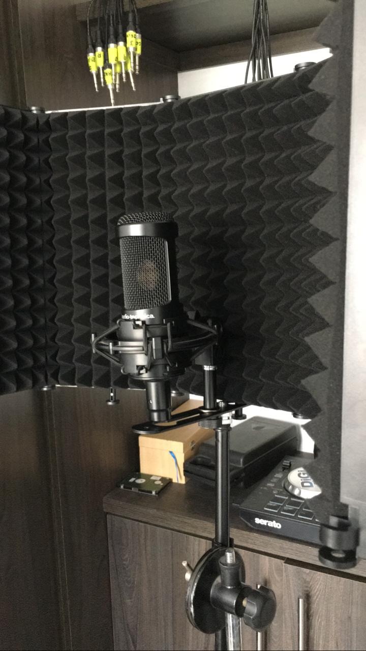 Moukey Microphone Insulation Sound Insulation Sound Shield Isolation, 5 Sides Microphone Sound-Absorbing Foam Reflector for Recording Studio, Podcasts, Vocals and Broadcasting customer photo 2