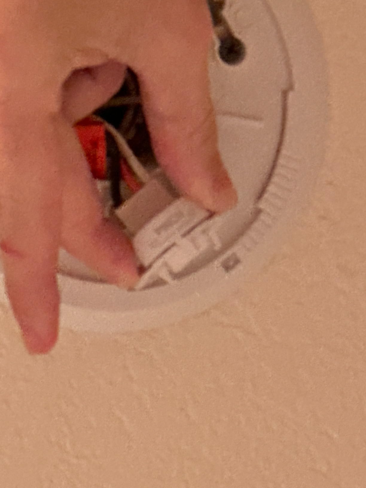 Kidde Hardwired Smoke & Carbon Monoxide Detector, Battery Backup, Interconnectable, LED Warning Light Indicators customer photo 1