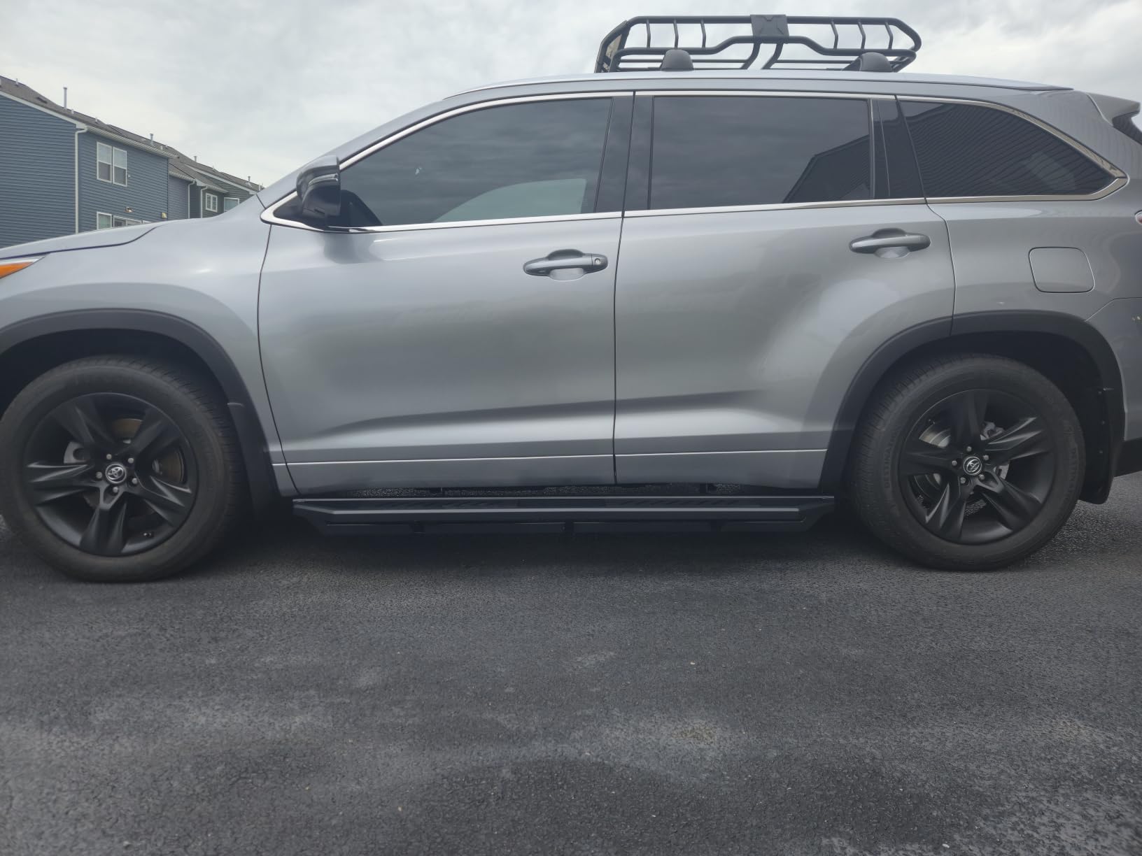 Tyger Auto TG-RK1B942B Heavy Duty Roof Mounted Cargo Basket Rack | L57.5 x W42 x H6 | Roof Top Luggage Carrier | with Wind Fairing, Black customer photo 1