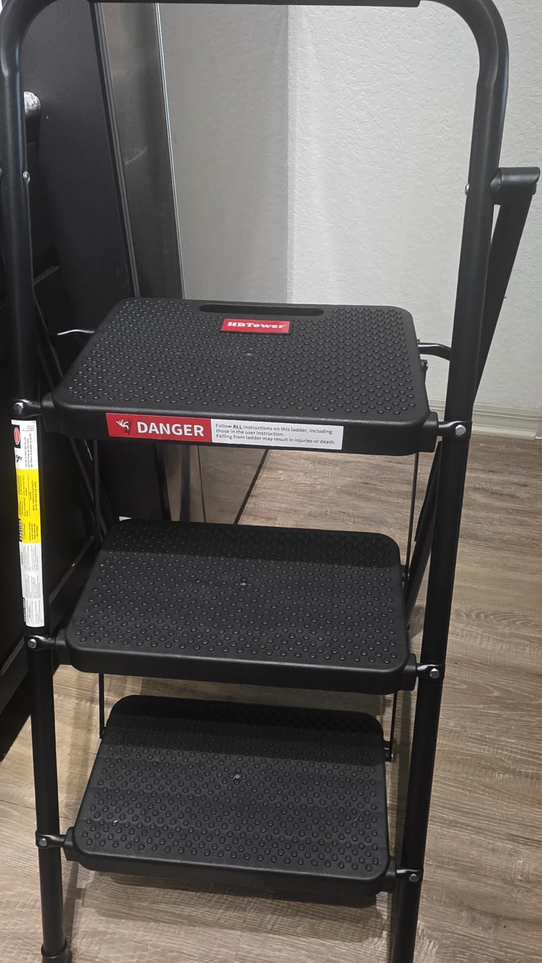 HBTower Step Ladder, Folding Step Stool with Wide Anti-Slip Pedal customer photo 1