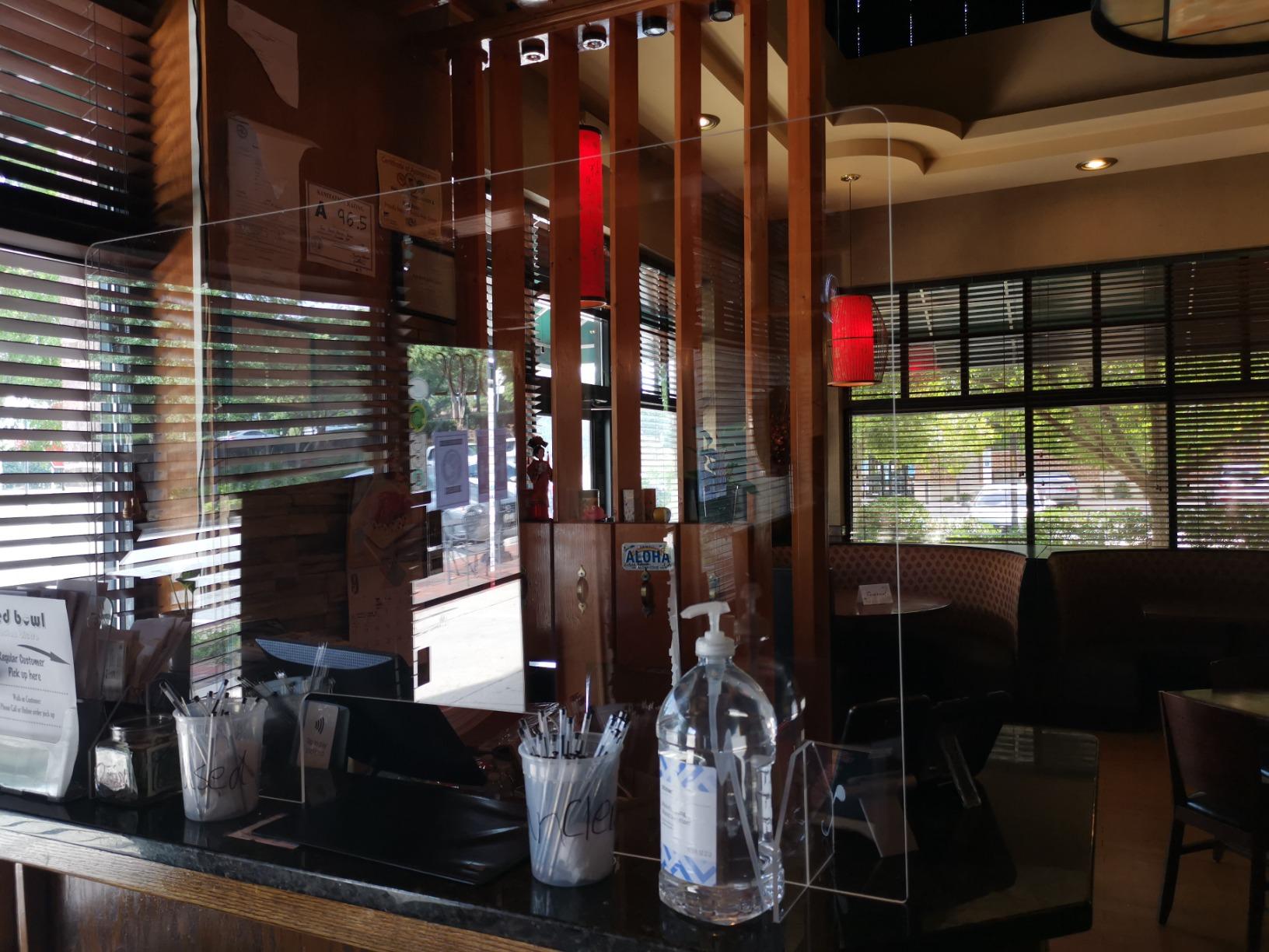 SignHero Sneeze Guard | Large, Sturdy ¼” Acrylic Plexiglass Shield | USA-Made, 30 Second Setup | Plexiglass Barrier for Counter, Reception, School, Office (Multiple Sizes) customer photo 1