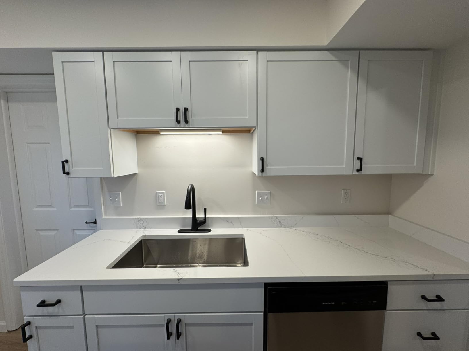 Logmey 33 Inch Undermount Kitchen Sink customer photo 2
