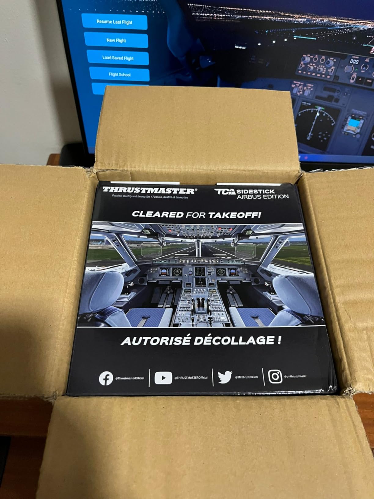 Thrustmaster TCA Quadrant Airbus Edition Flight Sim Throttle - PC | Detents, switches, thrust reversers, 2 axes, 16 buttons, Hall-Effect sensors, linear mode, for realistic cockpit control customer photo 2