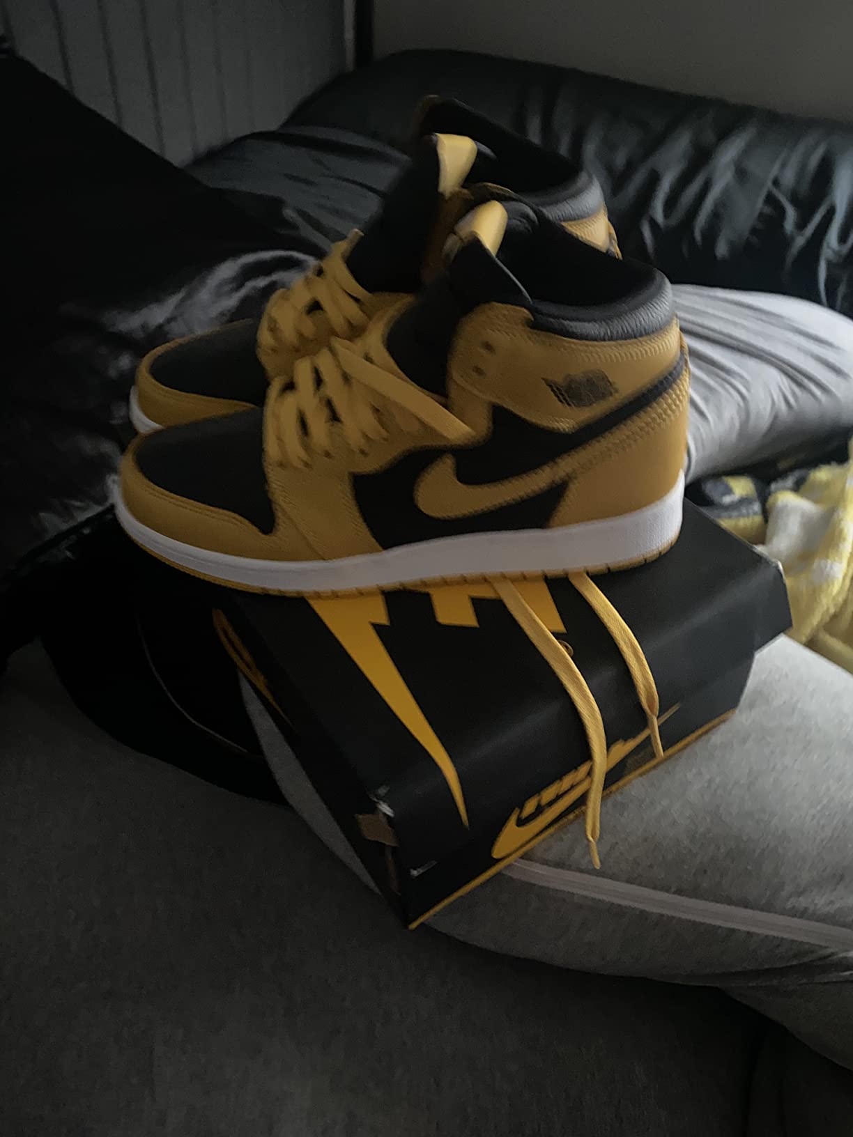 Nike Men's Air Jordan 1 Mid Basketball Shoes customer photo 1