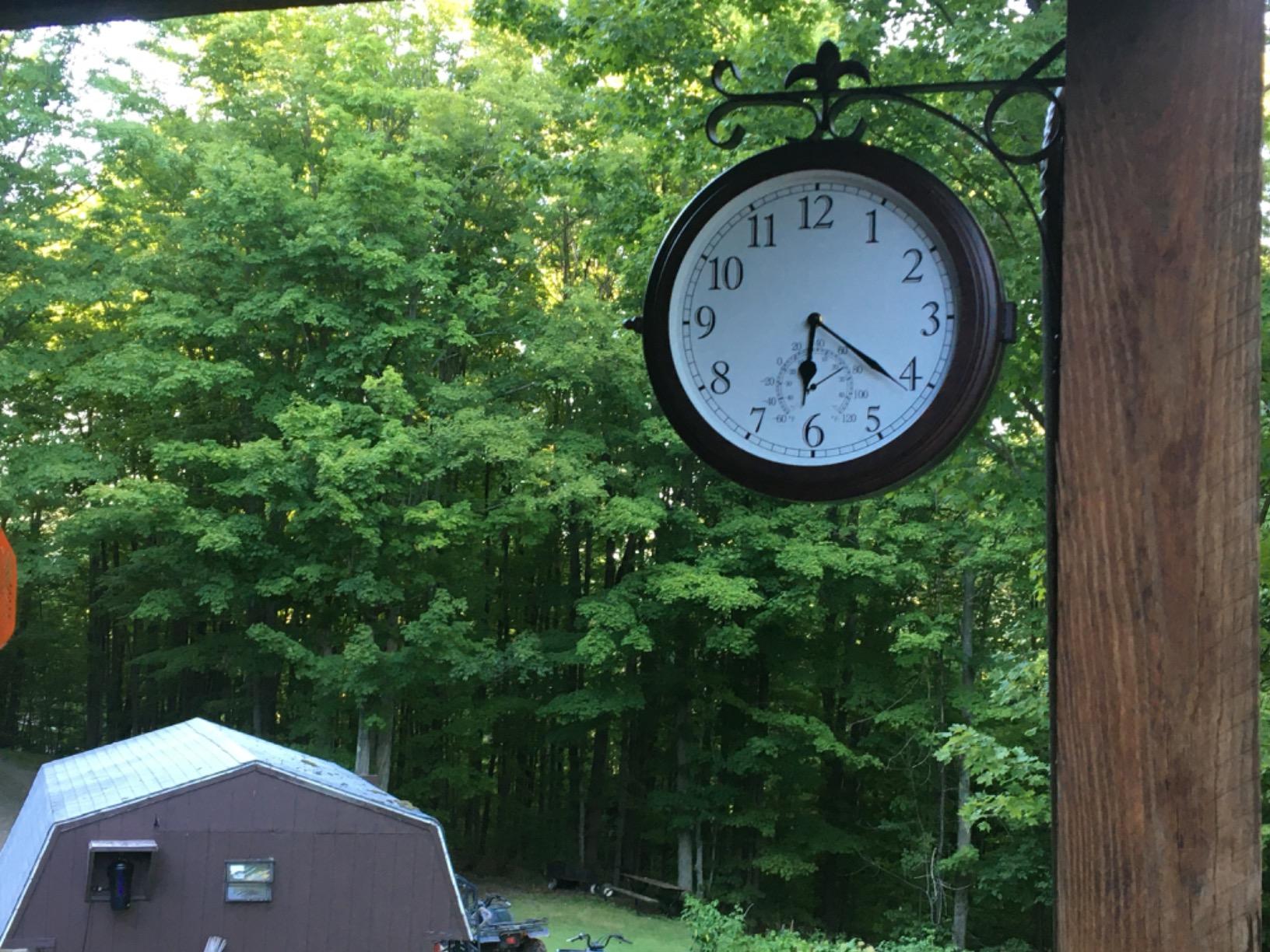 BESTIME 66276A Double Sided Metal Wall Clock with Antique Red Copper. Dial: 10-Inch,Thermometer, Quiet,Easy Read,Retro Station,Antique Hanging Clocks for Garden,Home Decor,Indoor,Outdoor,Living Room. customer photo 1