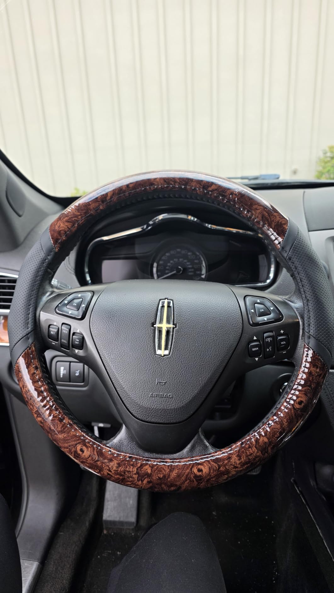 KAFEEK Wood Grain Steering Wheel Cover, Microfiber Leather, 15 Inch customer photo 2