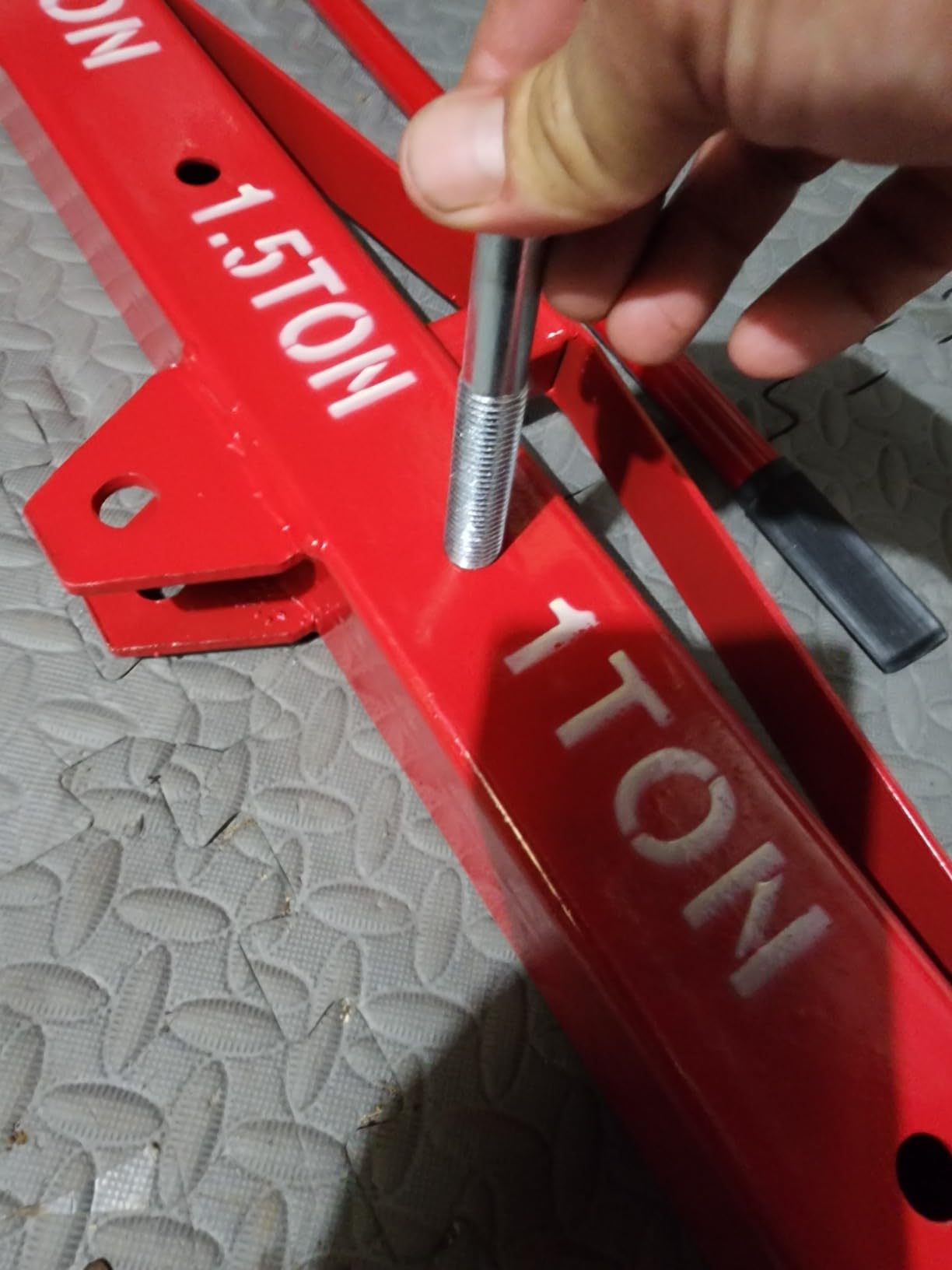 Goplus 2 Ton Folding Engine Lift with 6 Wheels, Heavy Duty Steel Hydraulic Shop Crane, Cherry Picker for Garage, Workshop, 4400 LBS customer photo 1