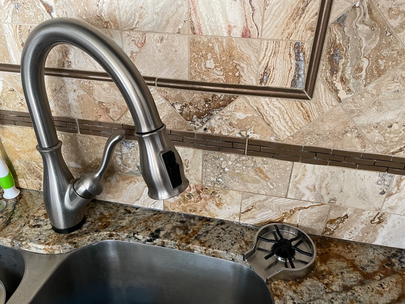 Delta Brushed Nickel Metal Glass Rinser for Kitchen Sink, Cup Washer for Sink, Bottle Washer, Arctic Stainless GR250-AR customer photo 1