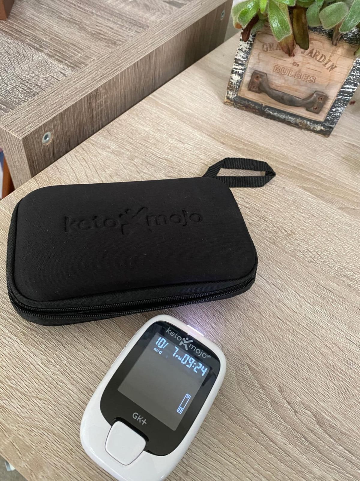 KETO-MOJO GK+ Glucose & Ketone Meter, Keto Diabetes Fasting | Bluetooth sync, Free MyMojoHealth app, 10 glucose + 10 ketone strips, Lancing device, Lancets, Control solutions, Travel case customer photo 2