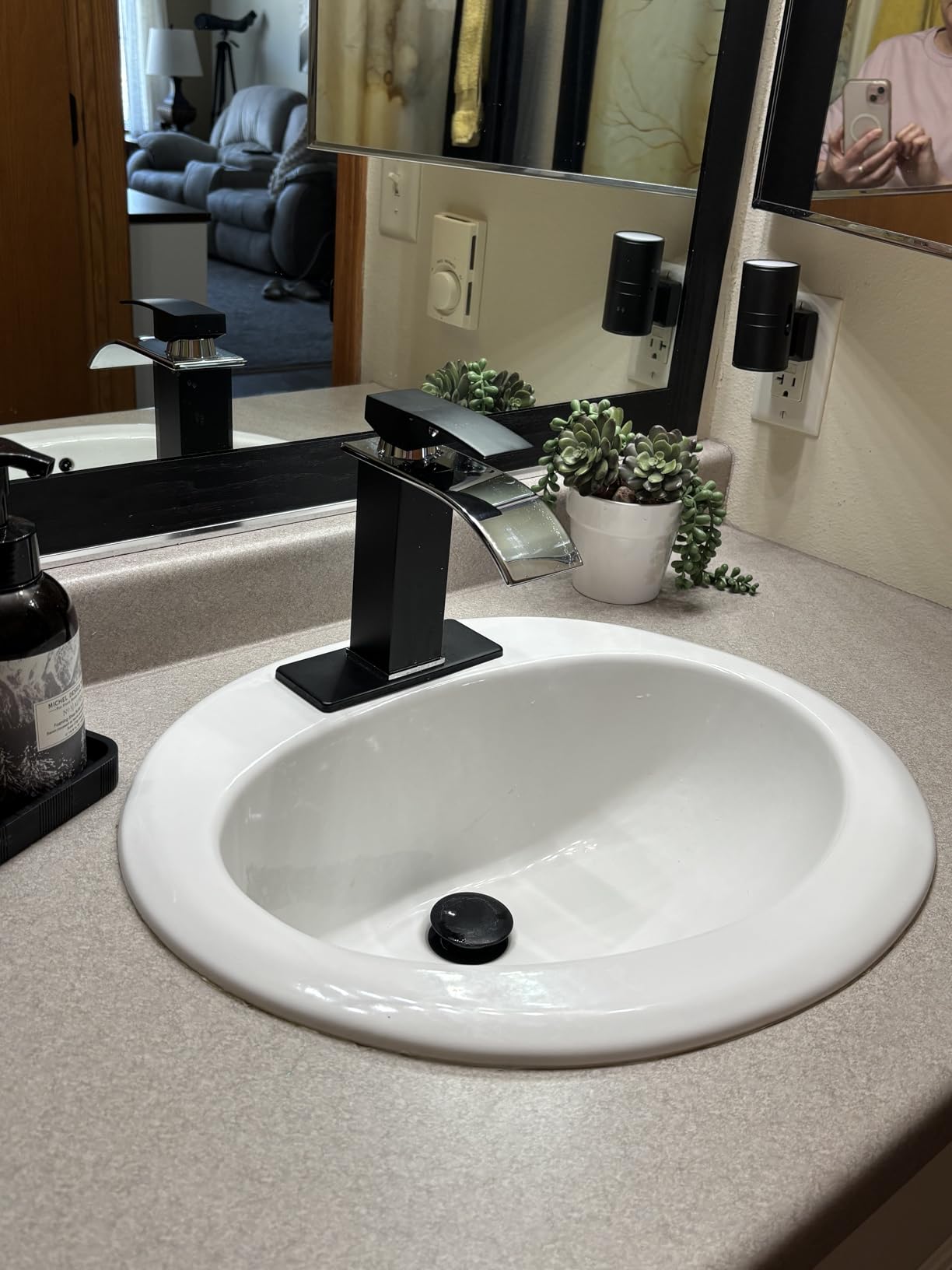 Midanya Waterfall Bathroom Faucet 1 Hole,Matte Black customer photo 2