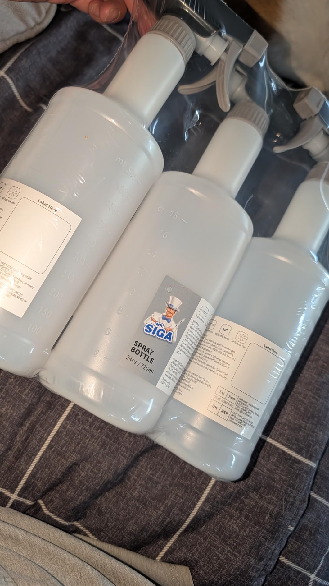 MR.SIGA 24 oz Empty Plastic Spray Bottles for Cleaning Solutions, 3 Pack customer photo 1