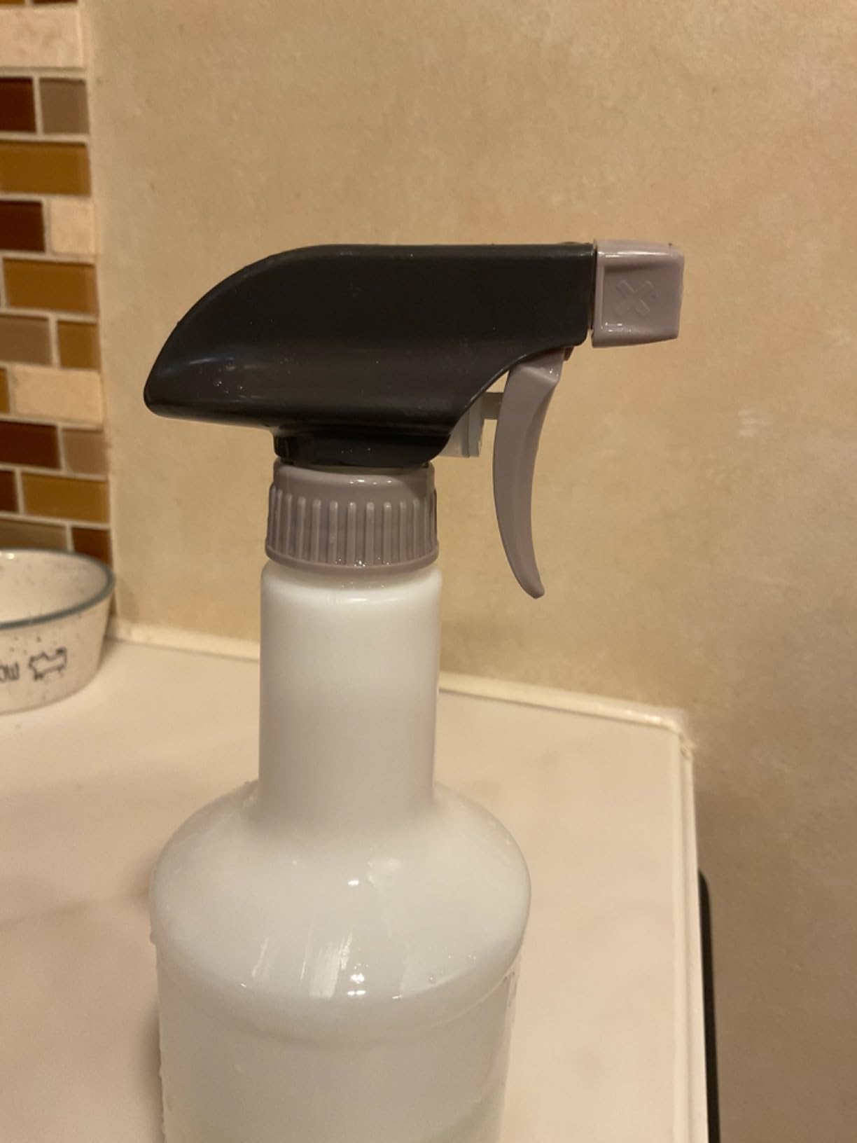 MR.SIGA 24 oz Empty Plastic Spray Bottles for Cleaning Solutions, 3 Pack customer photo 2