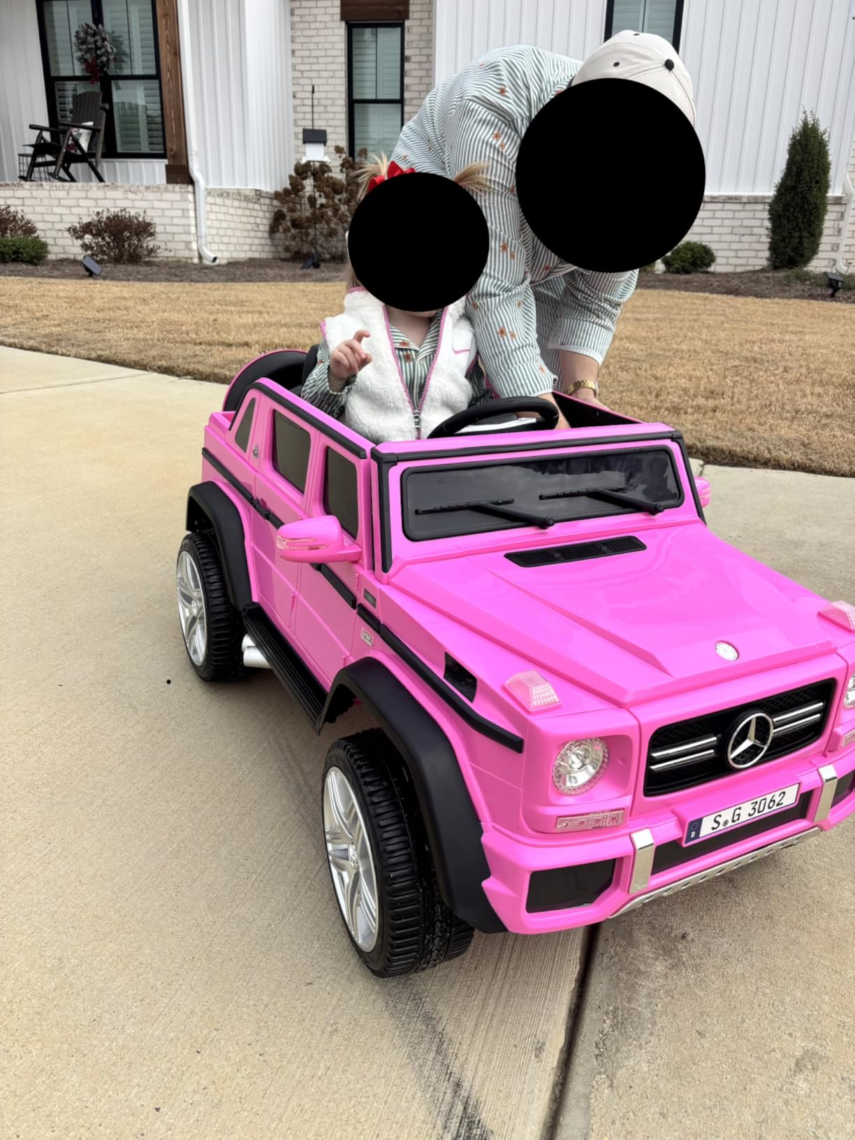 Costzon Ride on Car, Licensed Mercedes-Benz Maybach, 12V Battery Powered Vehicle Toy w/ 2 Motors, Remote Control, 3 Speeds, Lights, Horn, Music, Aux, Storage, Truck, Electric Car for Kids (Pink) customer photo 1