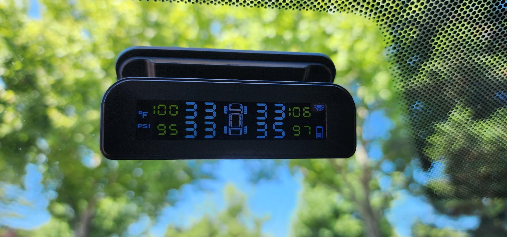 Tire Pressure Monitoring System Wireless Solar TPMS, Tire Pressure Monitor Installed on Windowshield with 4 External Sensors Real-time Display Temperature Pressure 22-87 PSI for Car RV SUV MPV Sedan customer photo 1