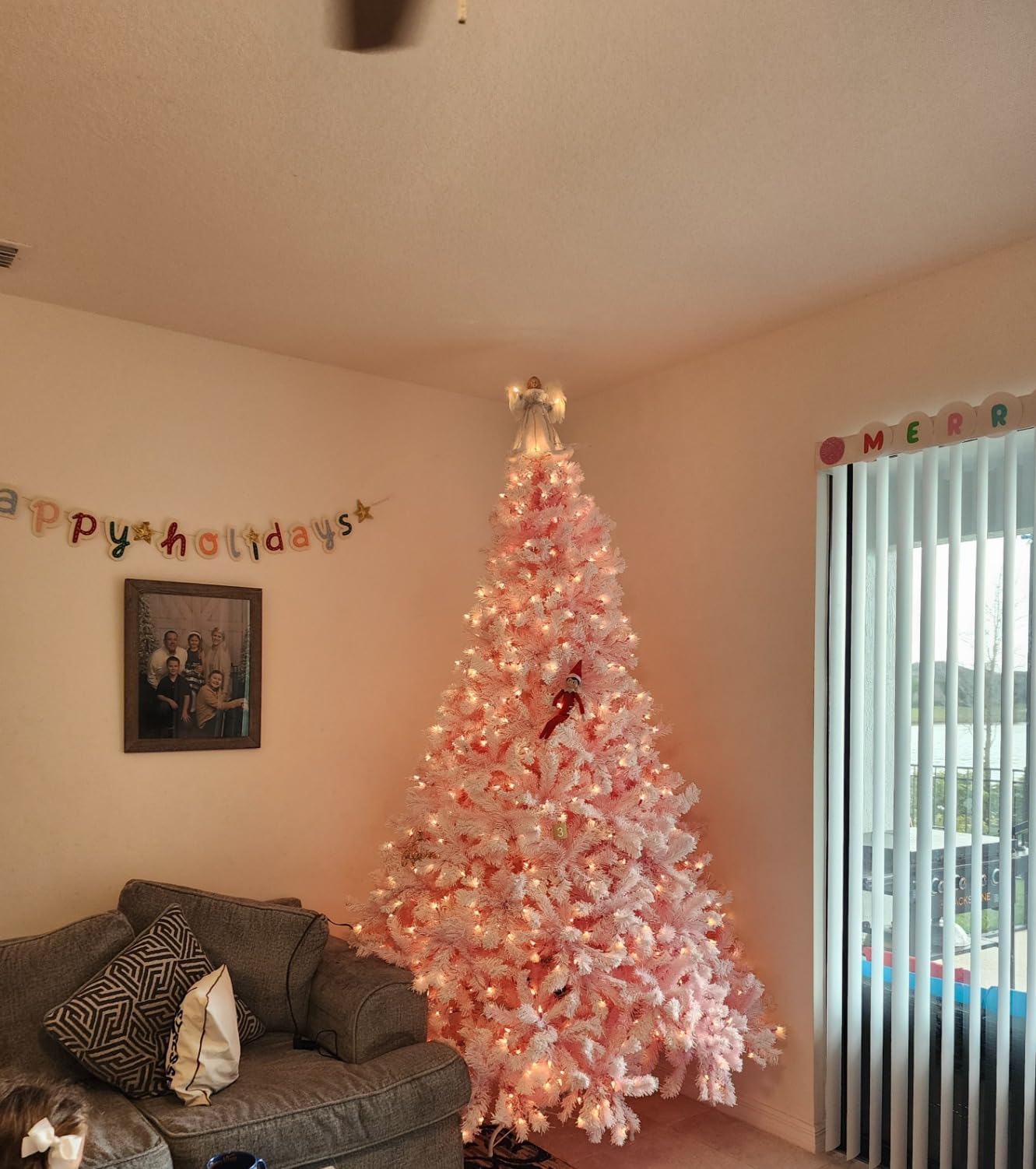 Yaheetech 7.5ft Pre-Lit Snow Flocked Artificial Christmas Tree, 550 Lights customer photo 1