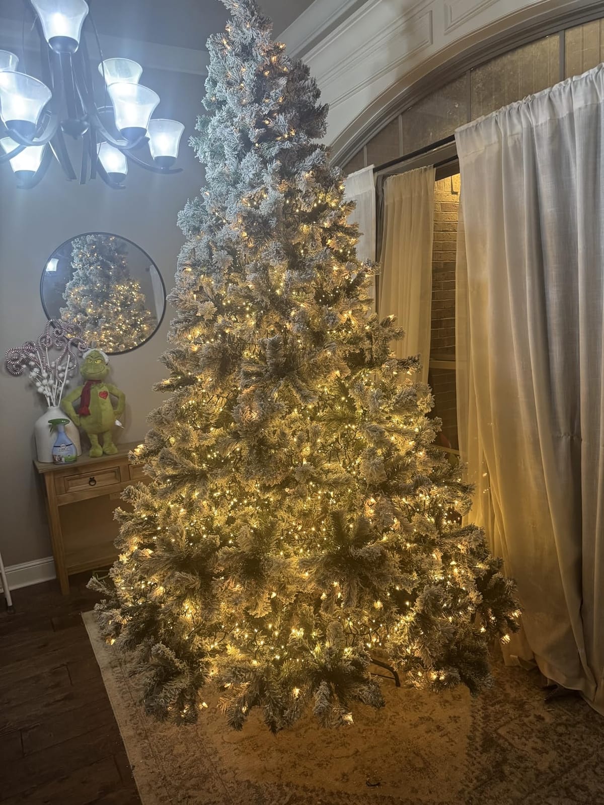 Yaheetech 7.5ft Pre-Lit Snow Flocked Artificial Christmas Tree, 550 Lights customer photo 2