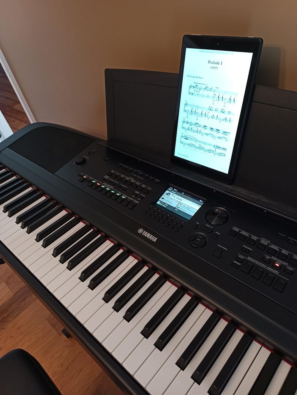 Yamaha DGX-670B 88-Key Weighted Digital Piano, Black customer photo 2