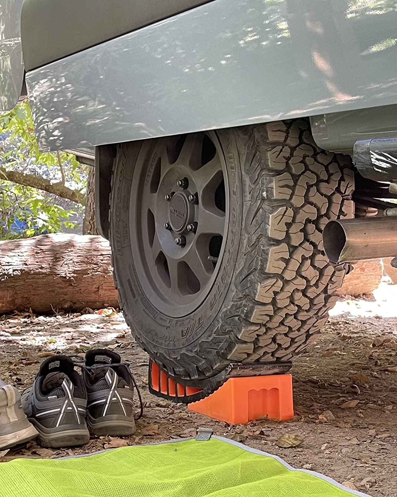CARMTEK Camper Leveler Premium Kit - Curved RV Levelers with Camper Wheel Chocks, Rubber Mats and Carry Bag customer photo 1
