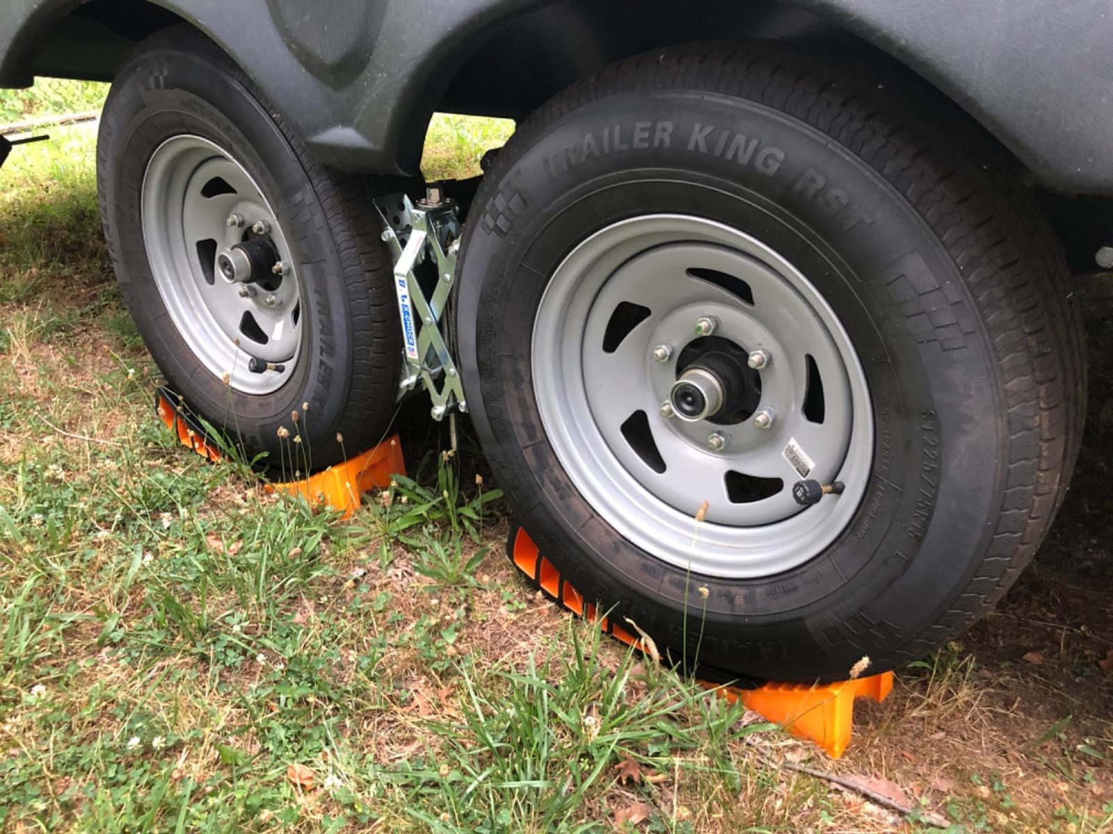 CARMTEK Camper Leveler Premium Kit - Curved RV Levelers with Camper Wheel Chocks, Rubber Mats and Carry Bag customer photo 2