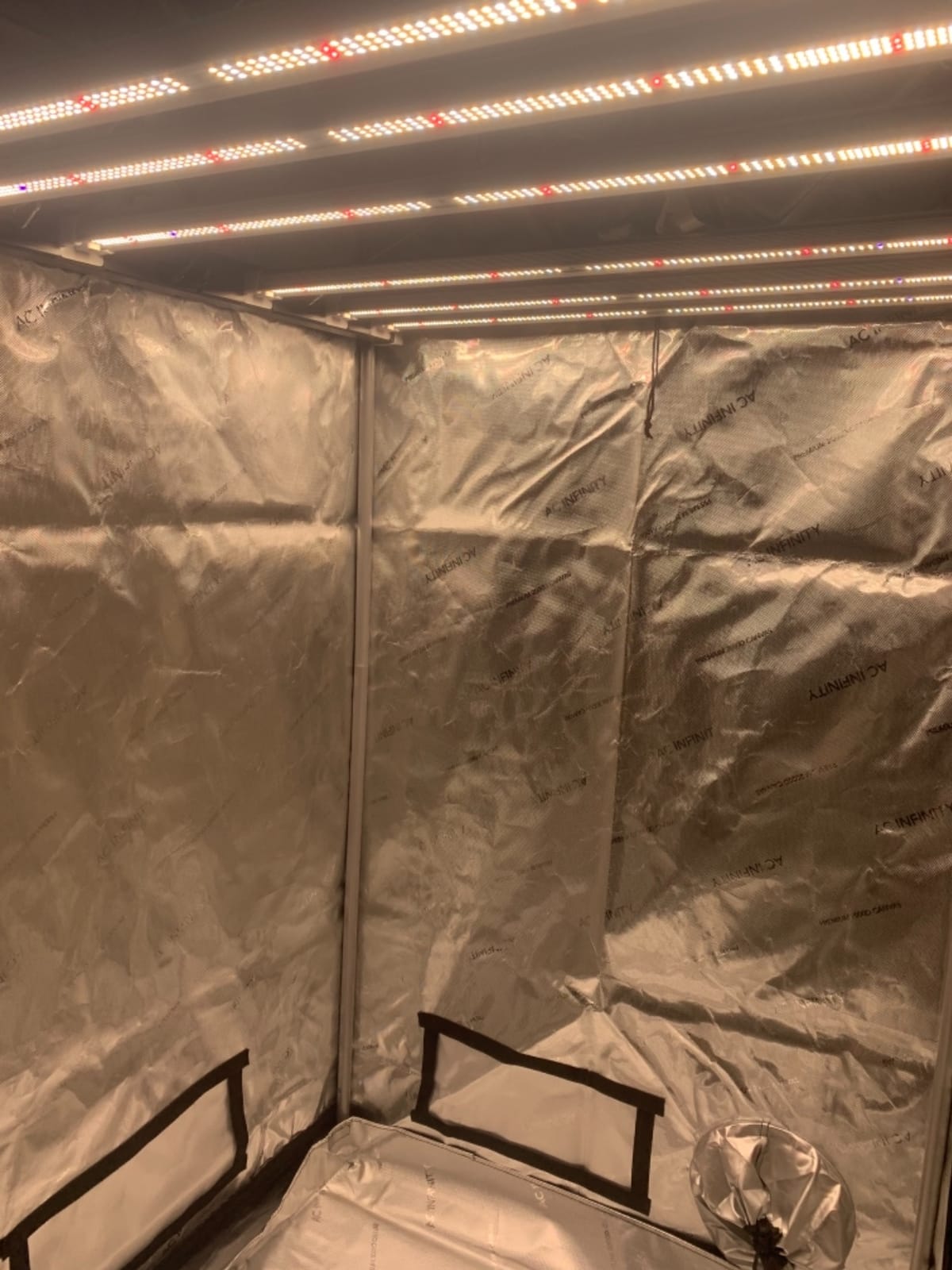 Spider Farmer SE5000 LED Grow Light 480W for 4x4 Grow Tents, App‑Controlled customer photo 1