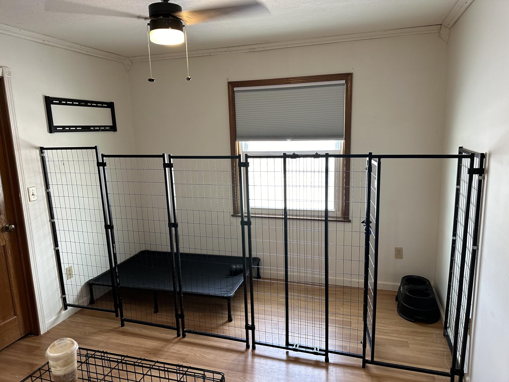 PawHut Outdoor Dog Kennel with Roof, 6' x 4' x 6' Heavy Duty Welded Wire Dog Playpen Enclosure with Escape-Proof Lock, UV-Resistant & Waterproof Cover, for Large Dogs, Chickens, Ducks, Silver customer photo 2