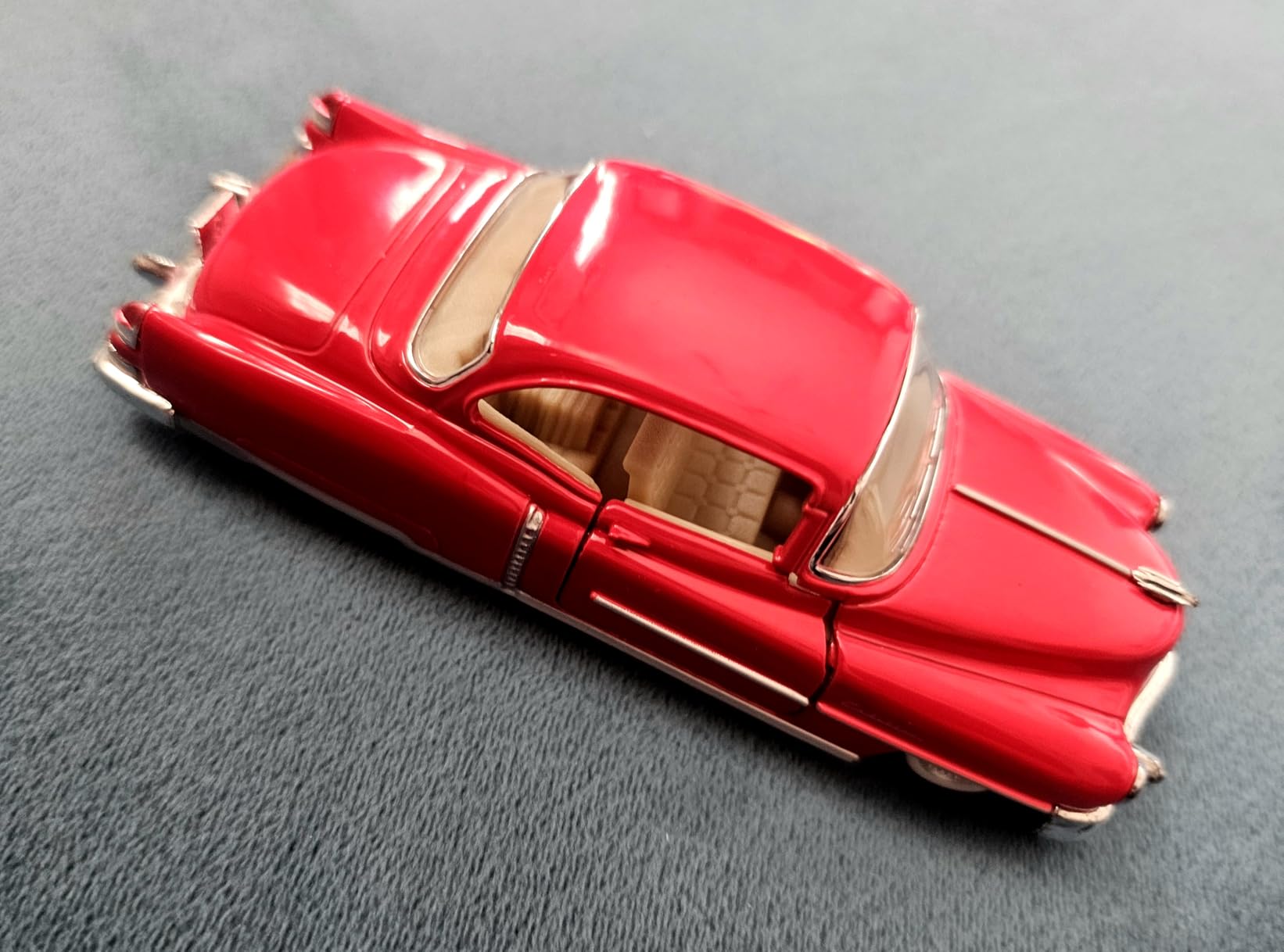 KiNSMART 1953 Cadillac Series 62 1:43 O Scale 5 Inch Die Cast Metal Model Classic Ventage Toy Car (Cherry Red) customer photo 1