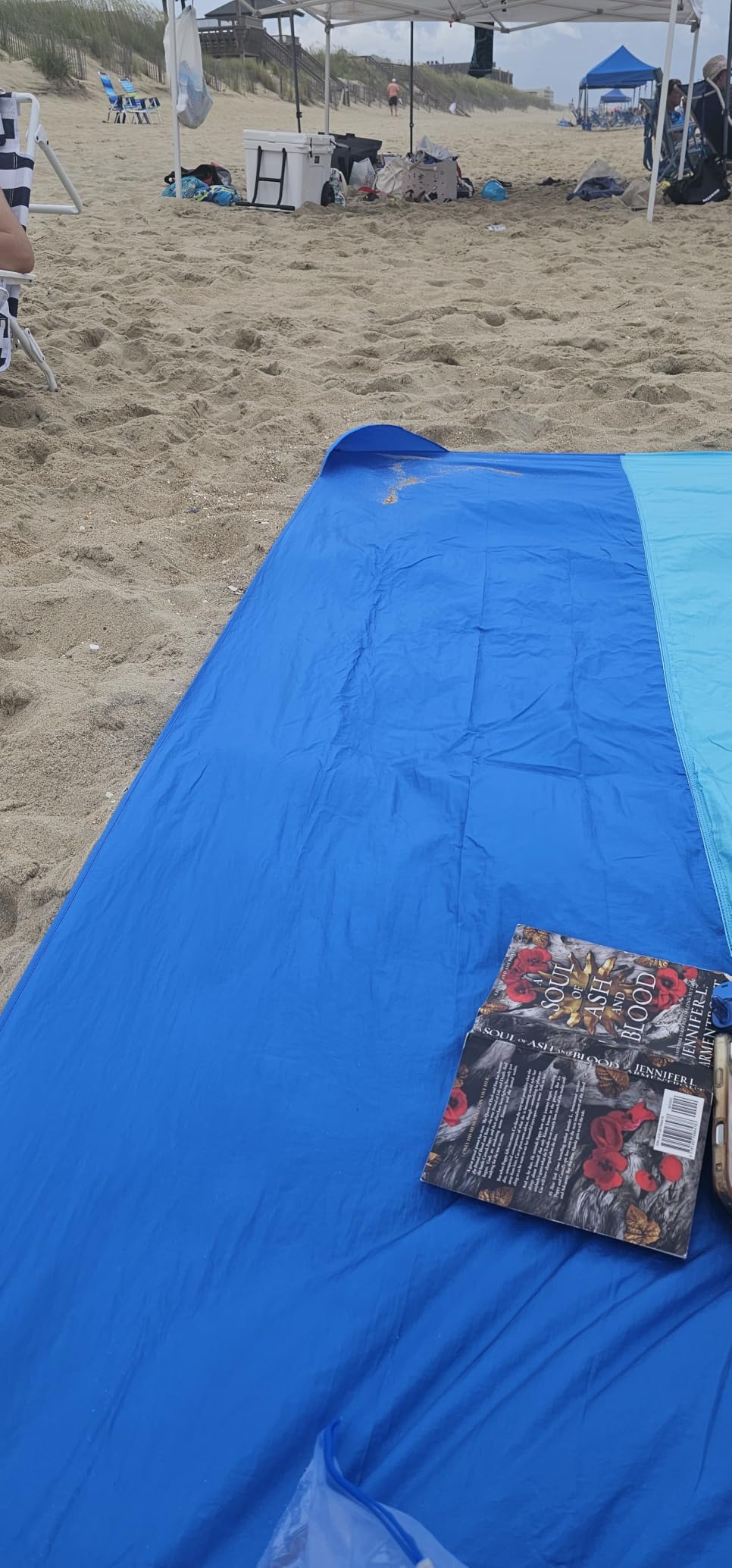 WEKAPO Beach Blanket Sandproof Waterproof, Extra Large Beach Mat, Oversized & Compact Sand Free, Quick Drying Beach Essentials for Vacation, Cruise, Picnic & Camping with Stakes customer photo 1