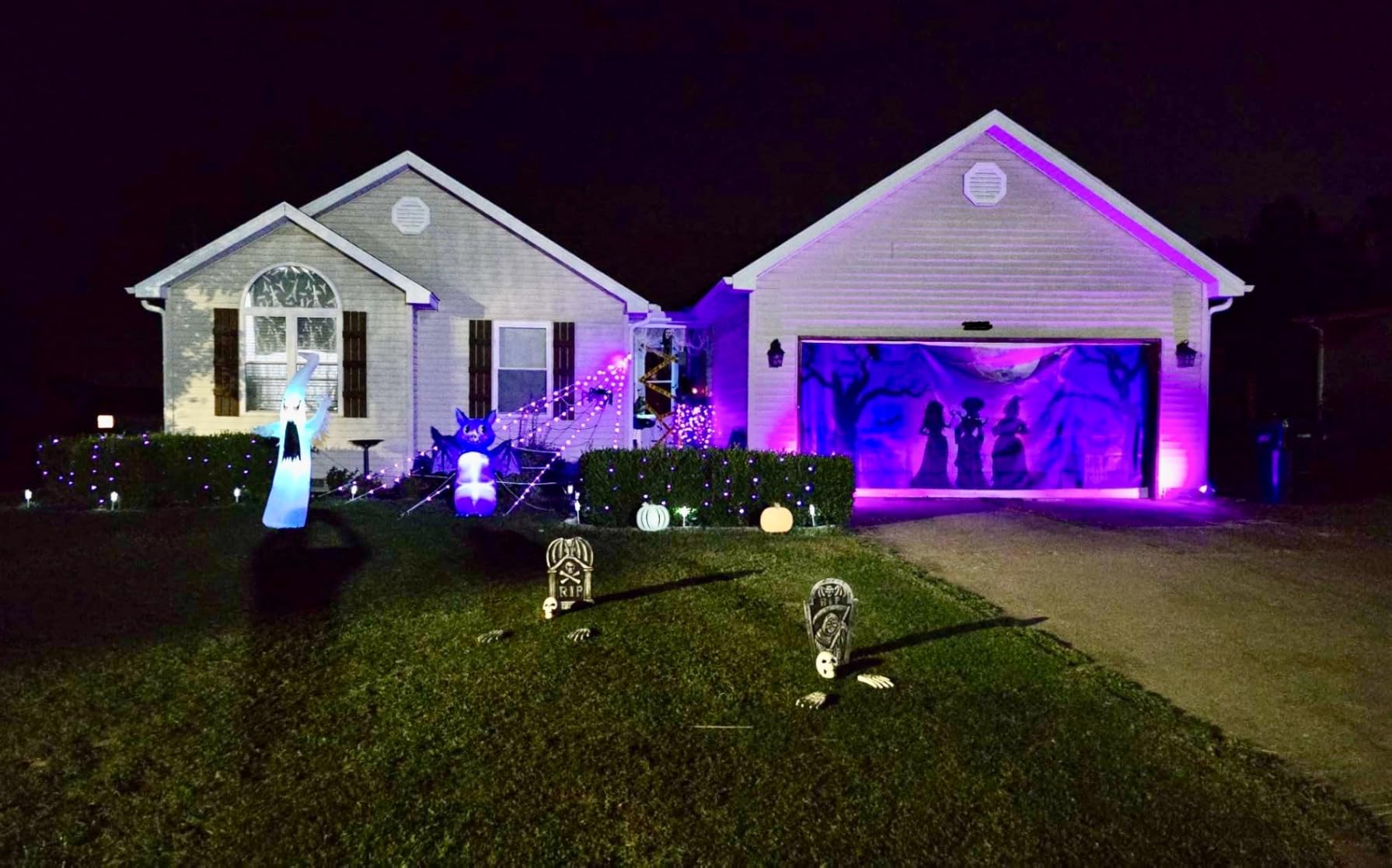 GOOSH 6 FT Halloween Inflatables Ghost Outdoor Decorations Blow Up Yard Scary Red Eye Dimming Ghost with Built-in Colorful LEDs for Garden Lawn Indoor Party Decor customer photo 1