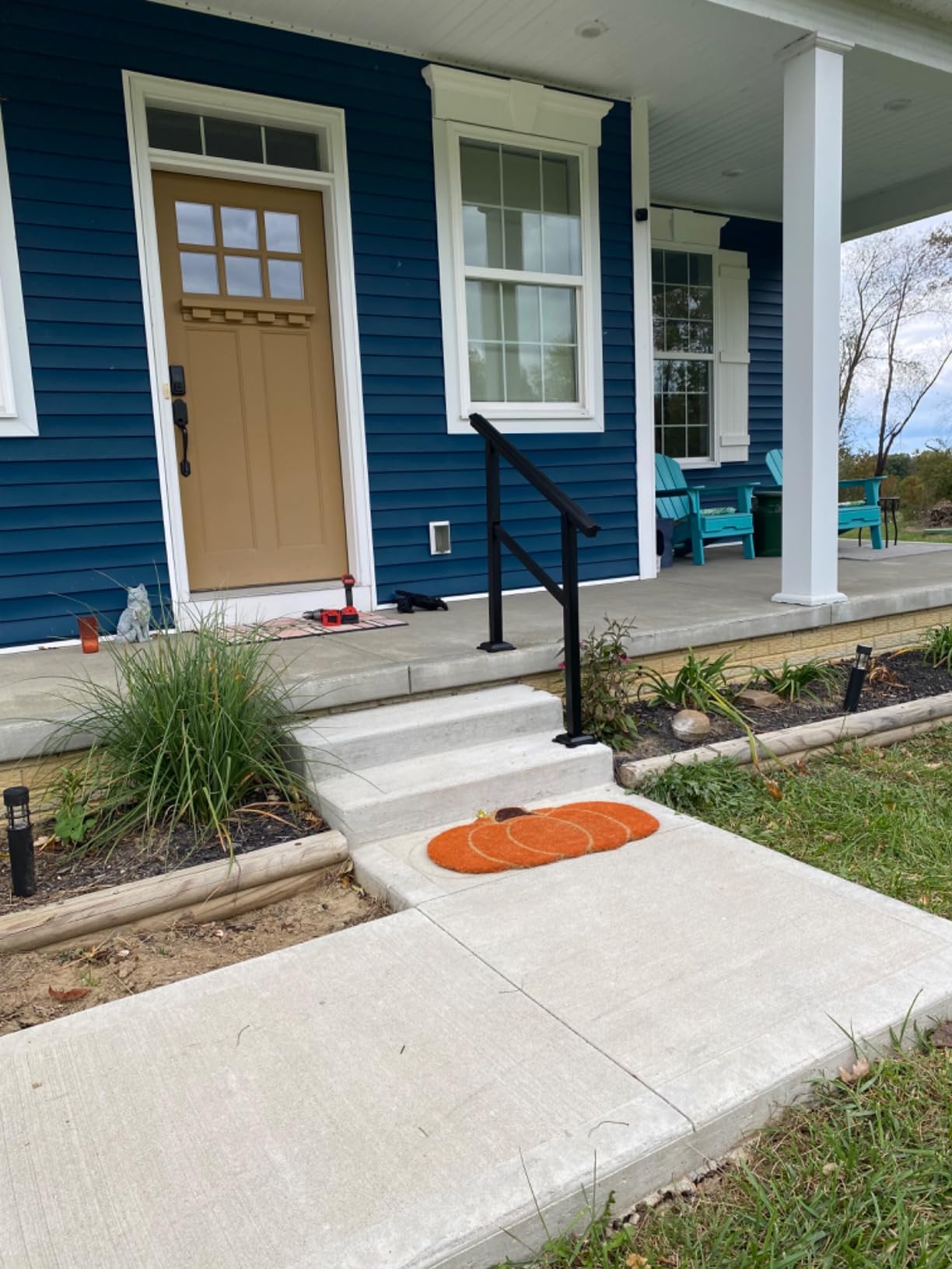 VEVOR Outdoor Handrail 200LBS Load Handrail Outdoor Stairs Aluminum Stair Handrail 60 x 35 Outdoor Stair Railing Transitional Range from 0 to 50° Staircase Handrail Fits 4-5 Steps with Screw Kit customer photo 1