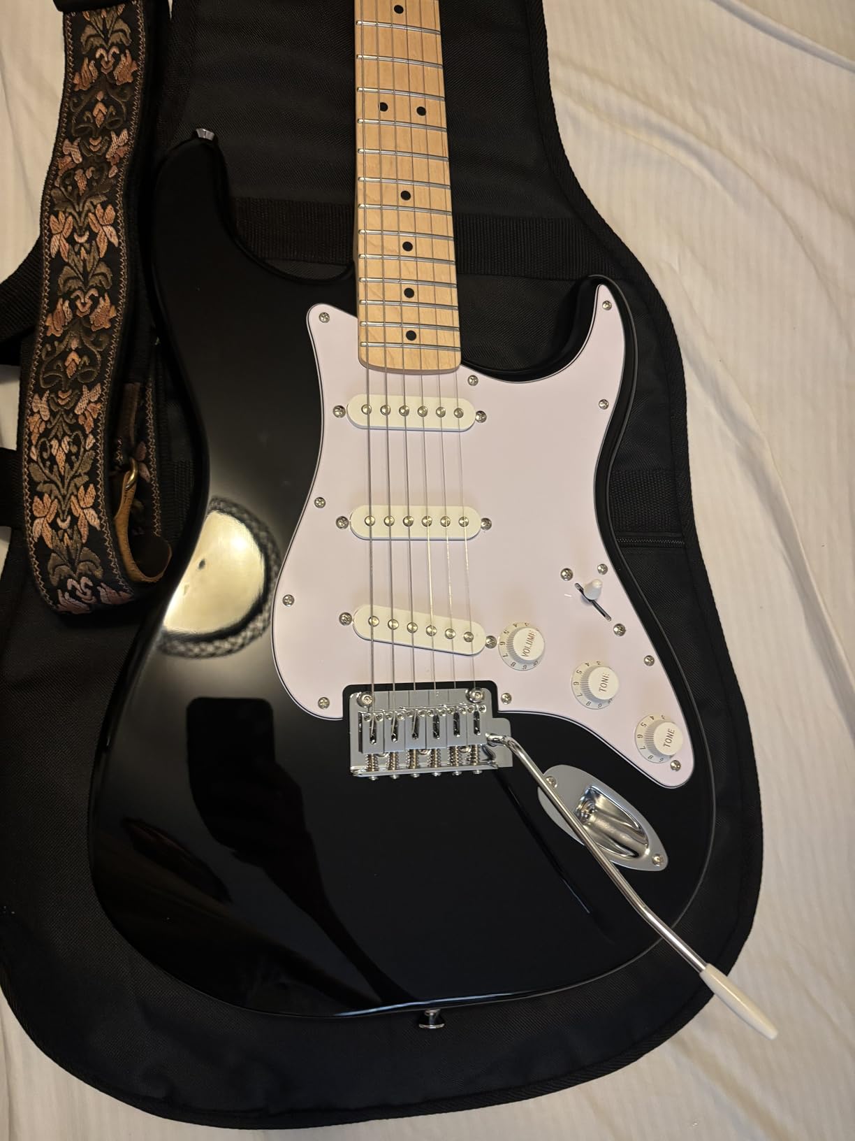 Squier Affinity Series Stratocaster Electric Guitar, with 2-Year Warranty, 3-Color Sunburst, Laurel Fingerboard customer photo 2