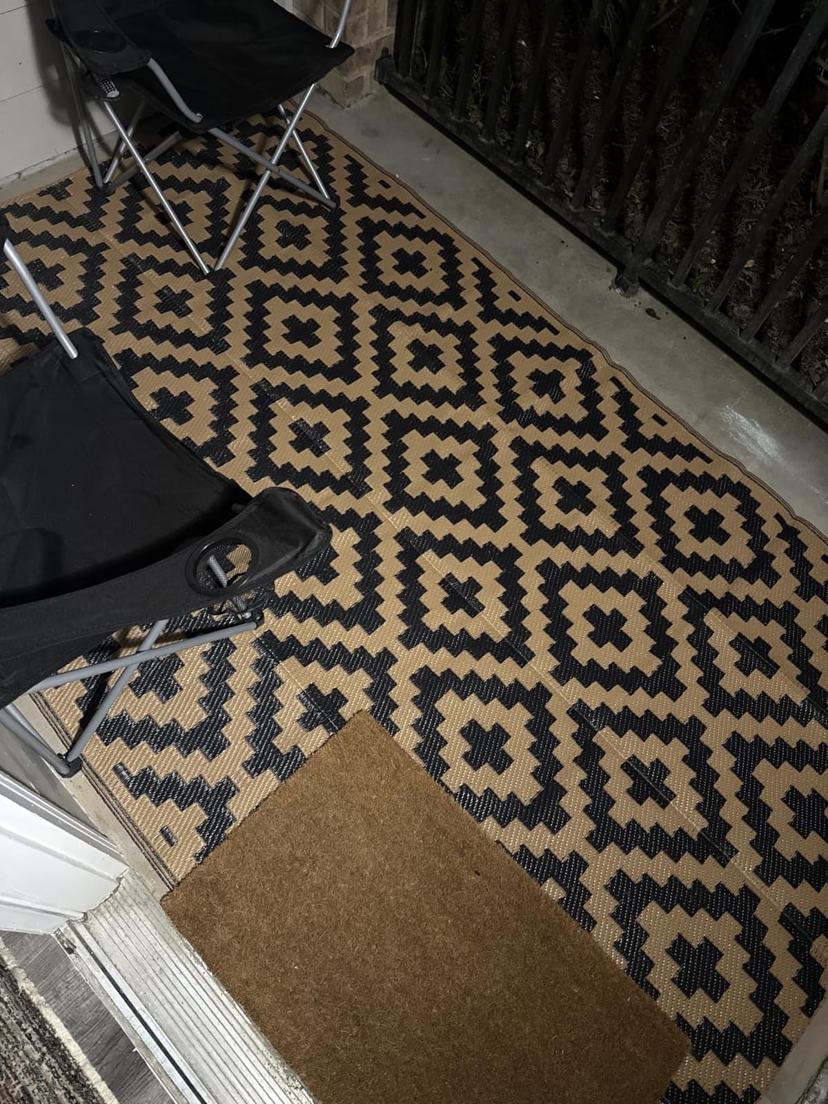SAND MINE Waterproof Outdoor Rug 5x8 ft, Plastic Reversible Rug, Modern Area Rug, Large Floor Mat for Outdoors, RV, Patio, Backyard, Deck, Picnic, Beach, Camping, Black & Beige customer photo 1