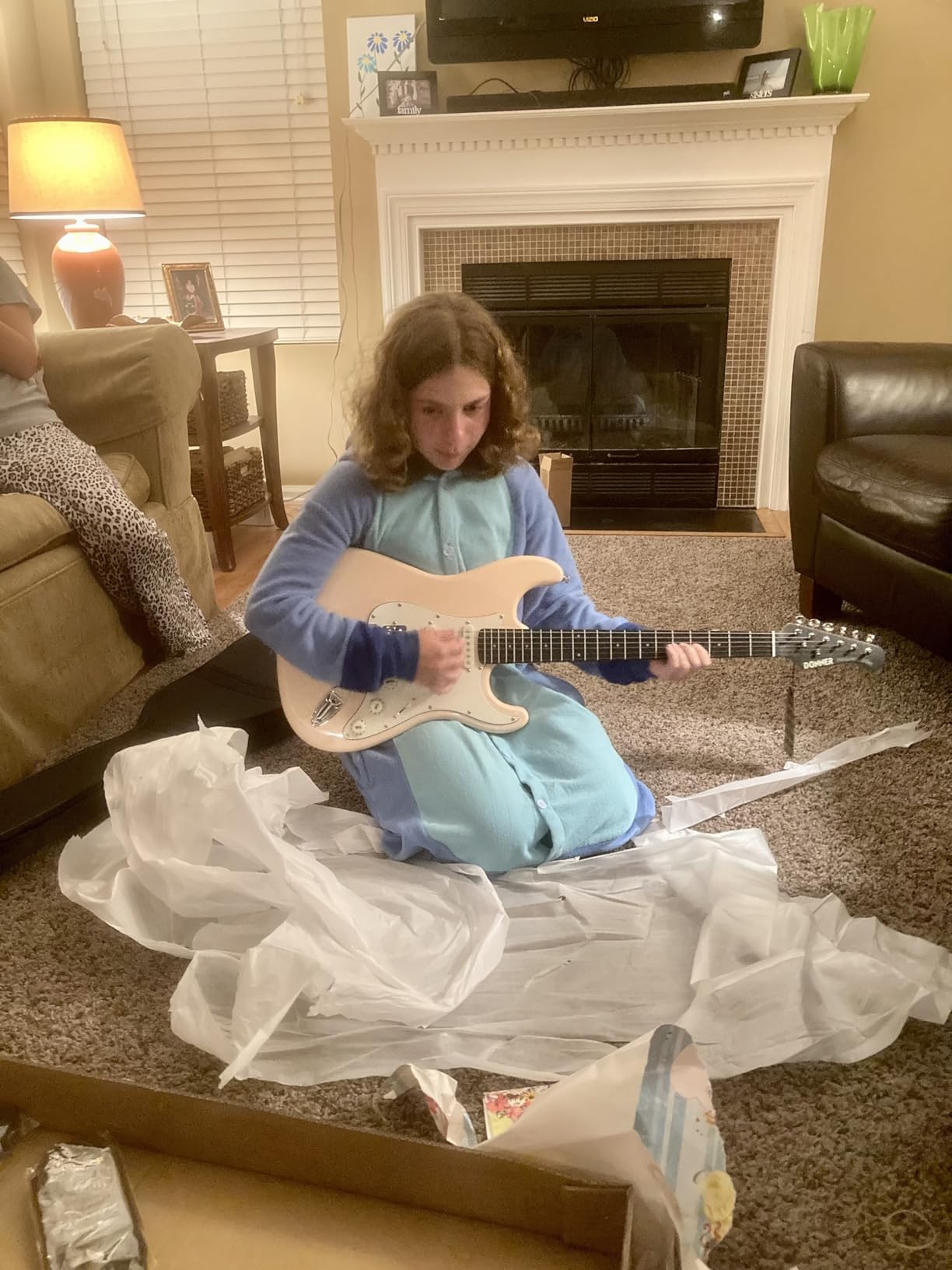 Donner DST‑200 Electric Guitar for Beginner‑Intermediates w/HSS Coil Split customer photo 2
