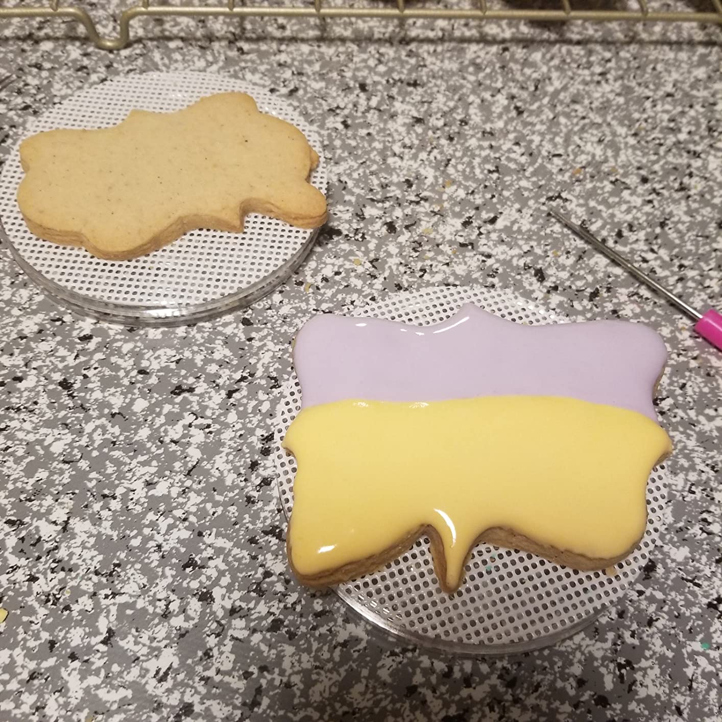 Cookie Decorating Kit Supplies Including 2 Acrylic Cookie Turntable 6 Cookie Scribe Needle 4 Silicone Mesh Mats 6 Cookie Decoration Brushes 8 Rubber Feet Bumpers (Number A) customer photo 2
