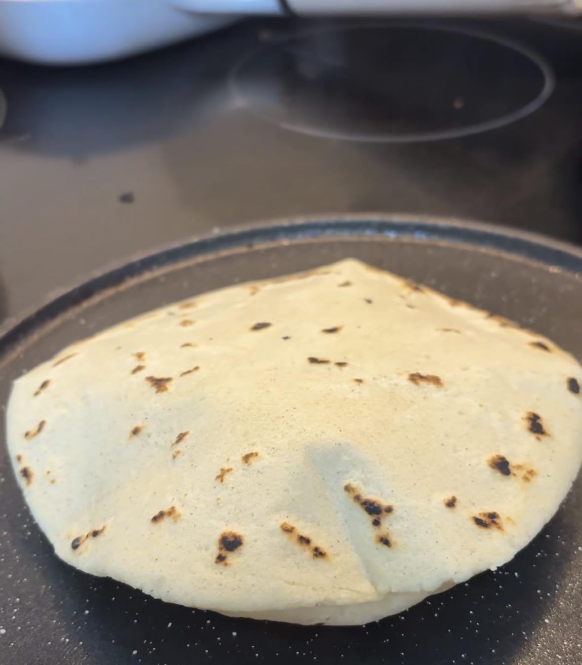 ESLITE LIFE 9.5 Inch Nonstick Crepe Pan with Spreader Granite Coating Black customer photo 1
