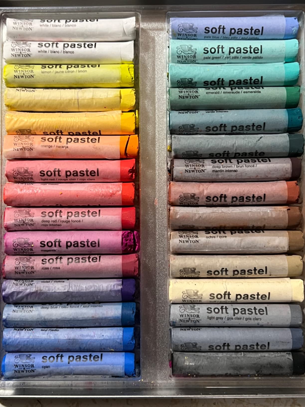 Winsor & Newton Professional Soft Pastels, Set of 30 | Ultra Soft Pastels, Intense Color, Flexible & Expressive, Comes in Tin customer photo 1