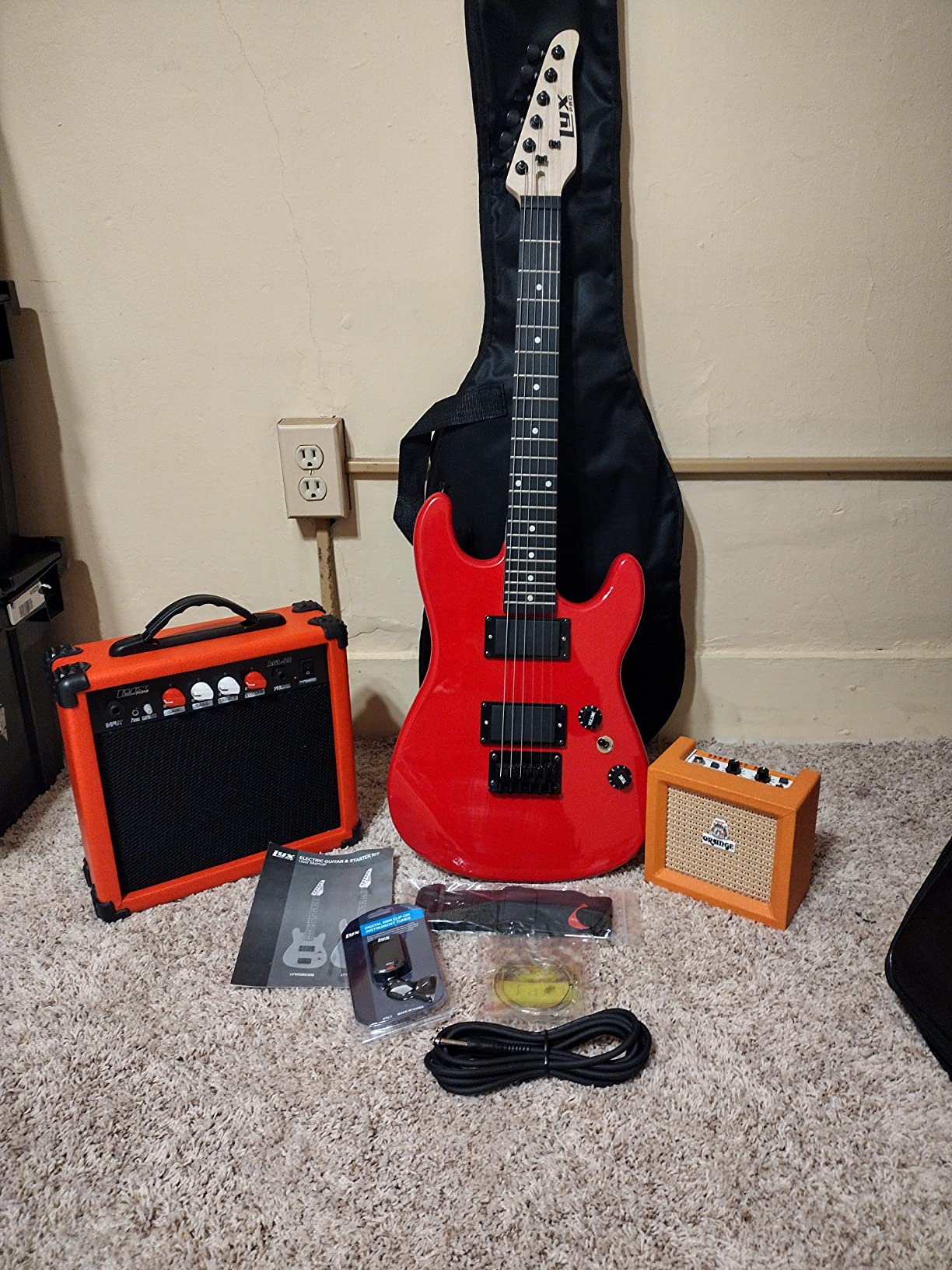 LyxPro 36 Inch Electric Guitar and Kit for Kids with 3/4 Size Beginner’s Guitar, Amp, Six Strings, Two Picks, Shoulder Strap, Digital Clip On Tuner, Cable and Soft Case Gig Bag -Natural customer photo 1