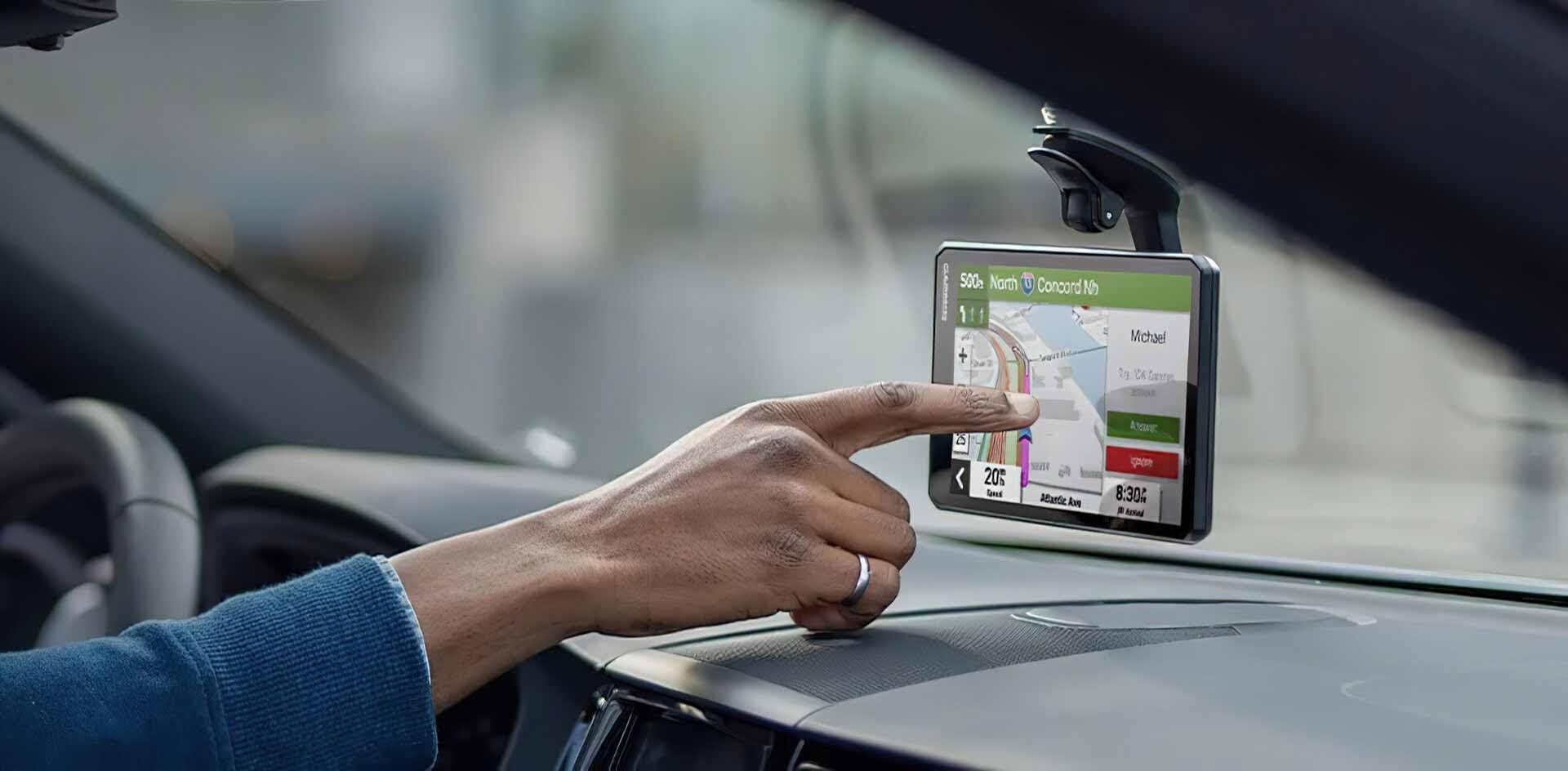 Garmin DriveSmart 86, 8-inch Car GPS Navigator with Bright, Crisp High-Resolution Maps and Garmin Voice Assist customer photo 1