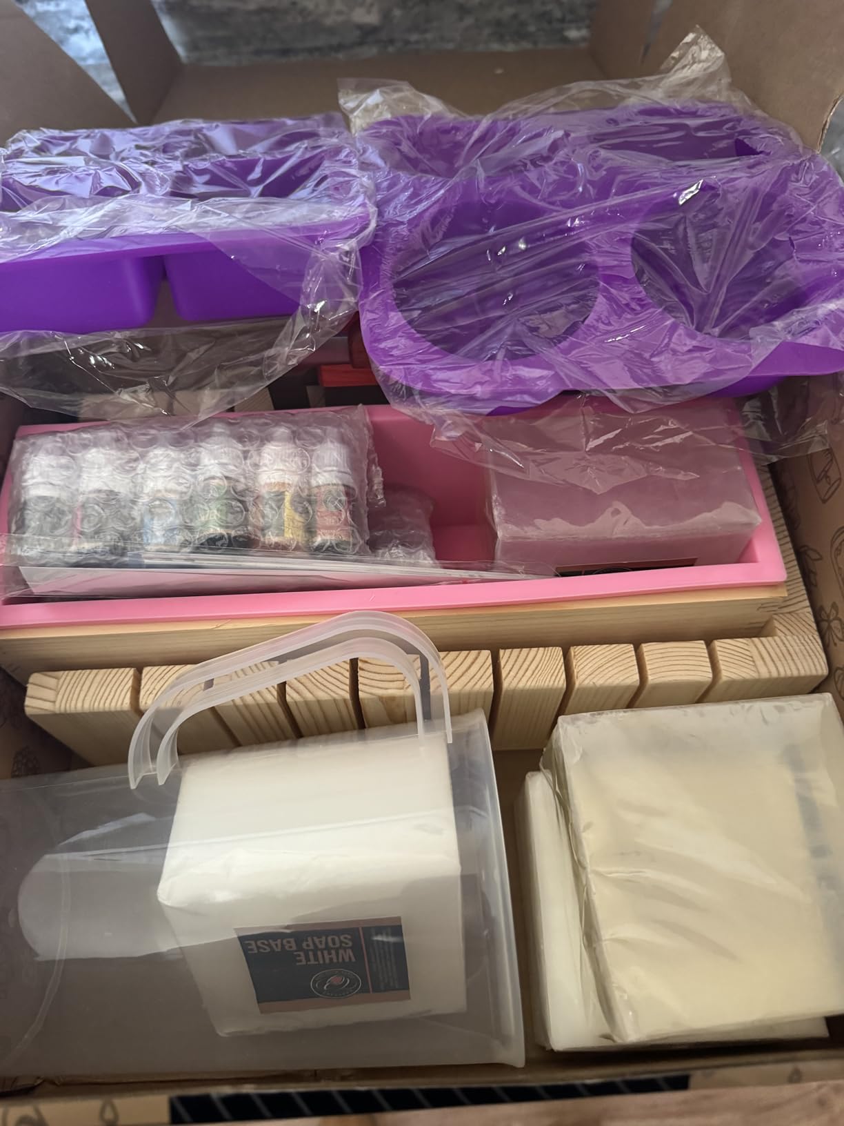 CraftZee Large 𝗣𝗥𝗘𝗠𝗜𝗨𝗠 Deluxe Soap Making Kit - All-in-One Soap Making Supplies with Soap Base, Soap Cutter Box, Silicone Loaf Molds, Fragrances & More - Homemade Melt & Pour DIY Craft Kits customer photo 1