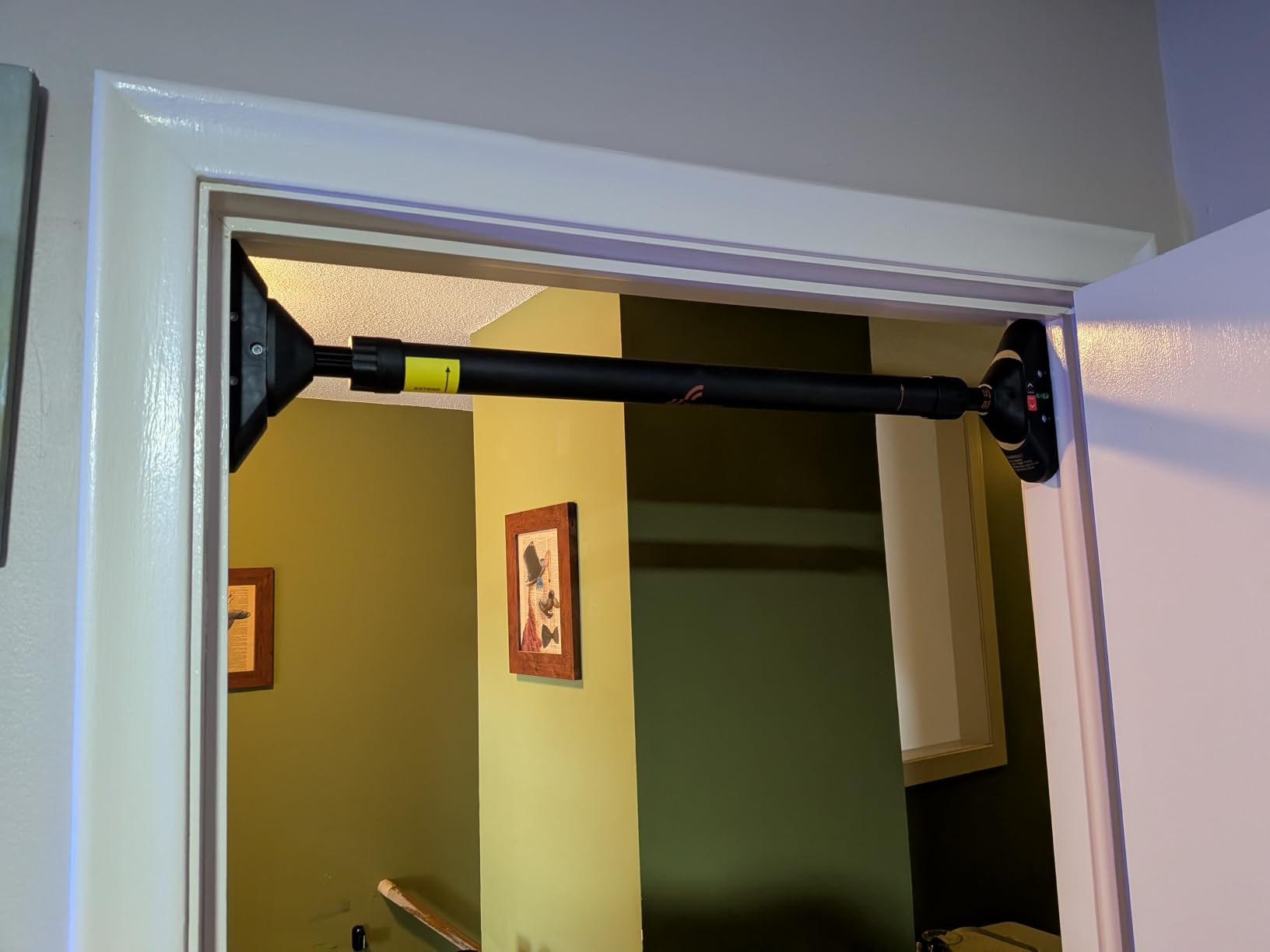 Sportneer Pull Up Bar for Doorway, No-Drill, 29.5-37 in, 440 lb customer photo 1