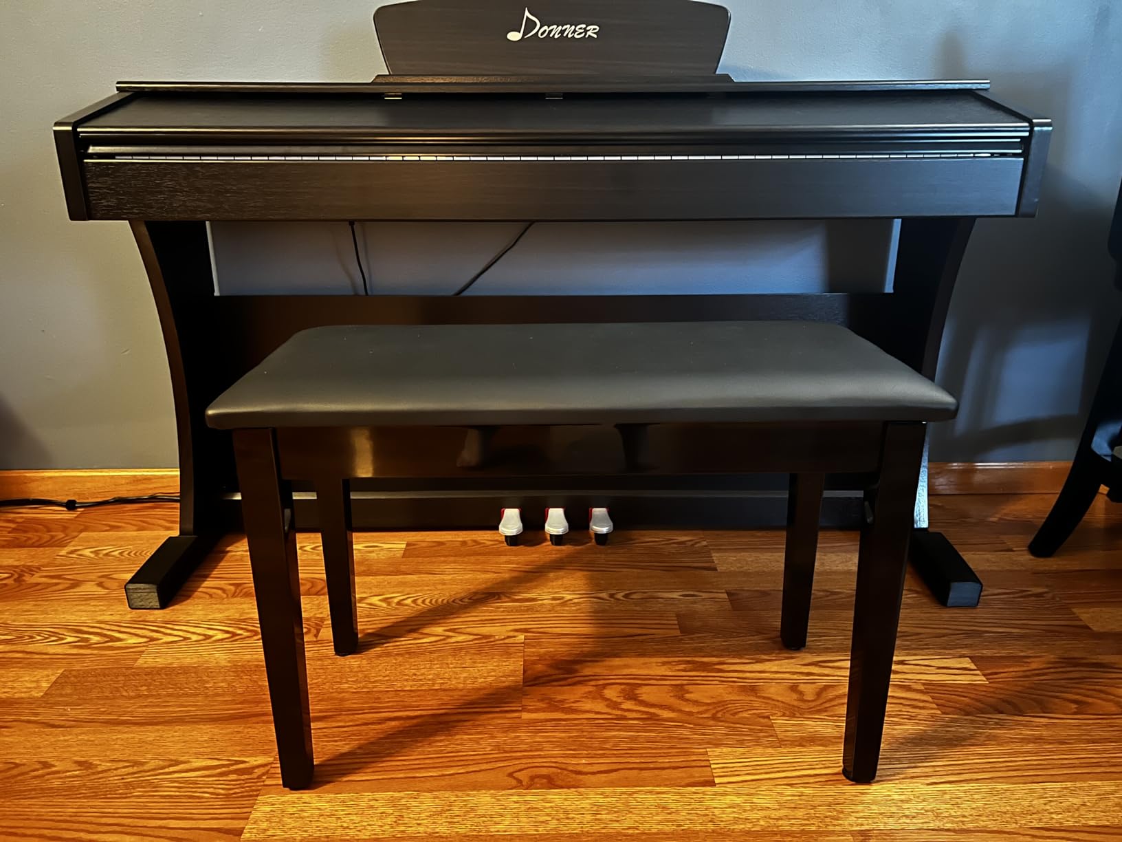 Donner Duet Piano Bench with Storage, Solid Wooden Keyboard Bench Piano Bookcase Stool Chair Seat with High-Density Sponges Padded Cushion, Black customer photo 1