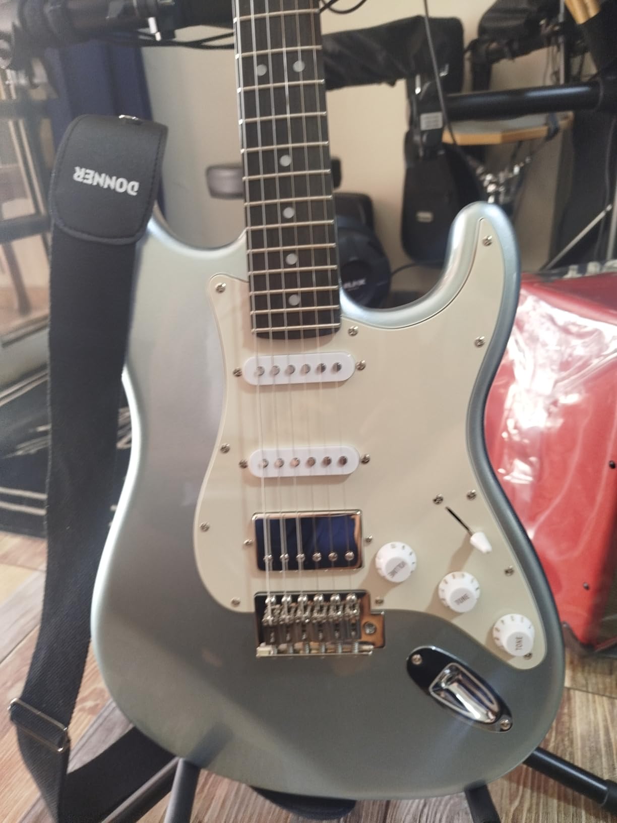 Donner DST-152R Electric Guitar Kit for Adults from Beginners to Advanced | HSS Pickup Coil Split, Full-size Solid Body with Amp-Headphone Jack, Complete Starter Accessories, Metallic Ice Blue customer photo 1