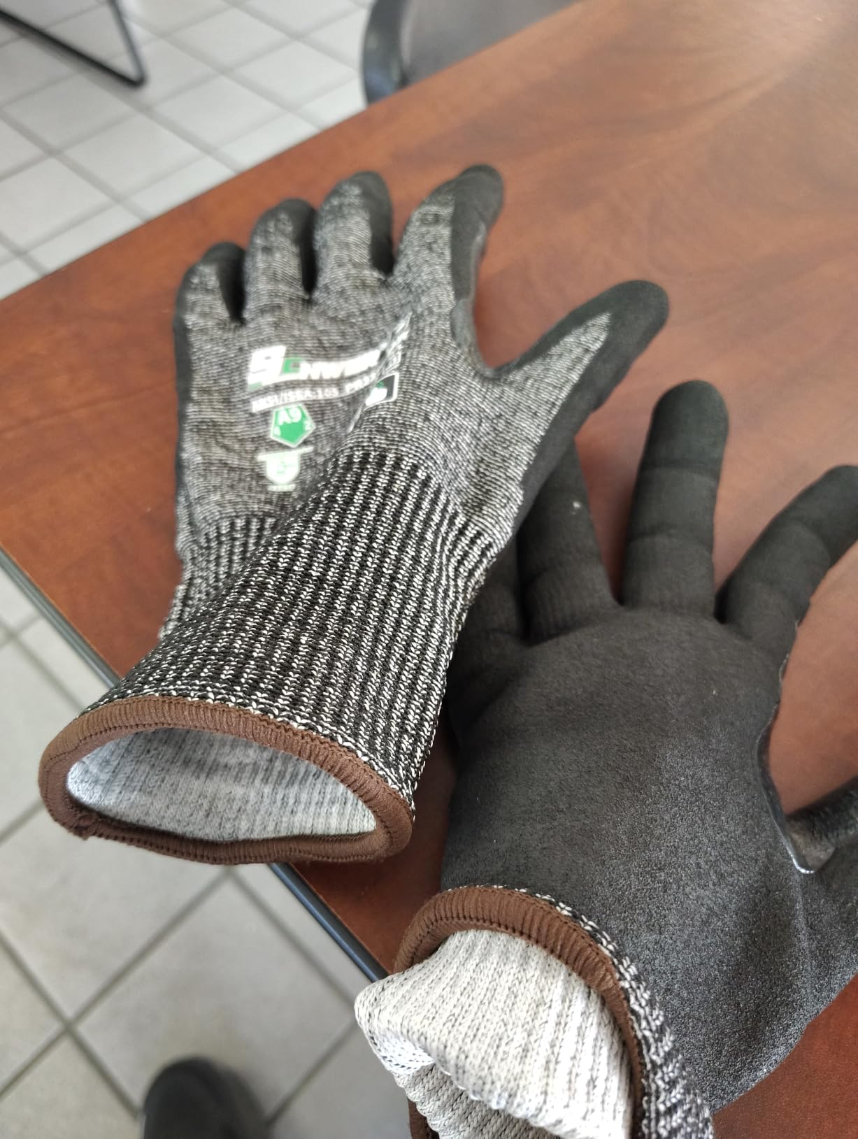 Schwer ProGuard High Level Cut Resistant Work Gloves for Extreme Protection, ANSI A9 Cut Gloves with Reinforced Thumb, Non Slip, Breathable, Durable, Touch-screen, Black 1 Pair（L 3326 customer photo 2