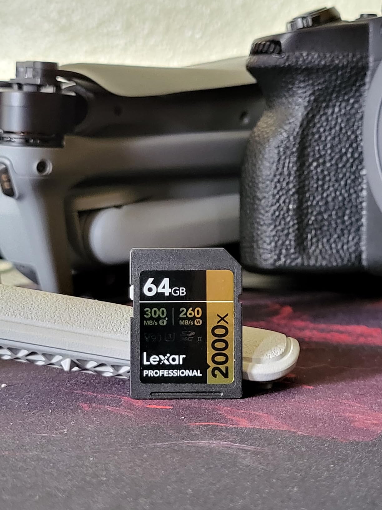 Lexar 256GB 2000x SD Memory Card, 300MB/s Read, 8K, V90, U3, UHS-II customer photo 1
