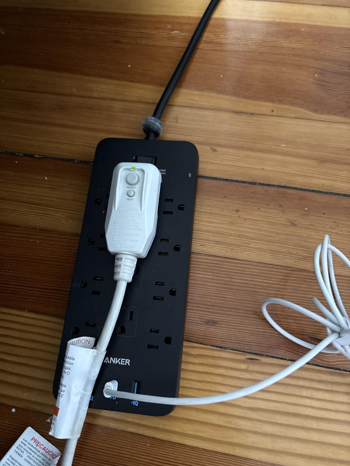 Anker Power Strip with 2100J Surge Protector, Outlet Extender, 20W, 12 AC | 5ft Extension Cord with Multiple Outlets, 1 USB C, 2 USB A, Home Office, Dorm Room Essentials, TUV Listed customer photo 2