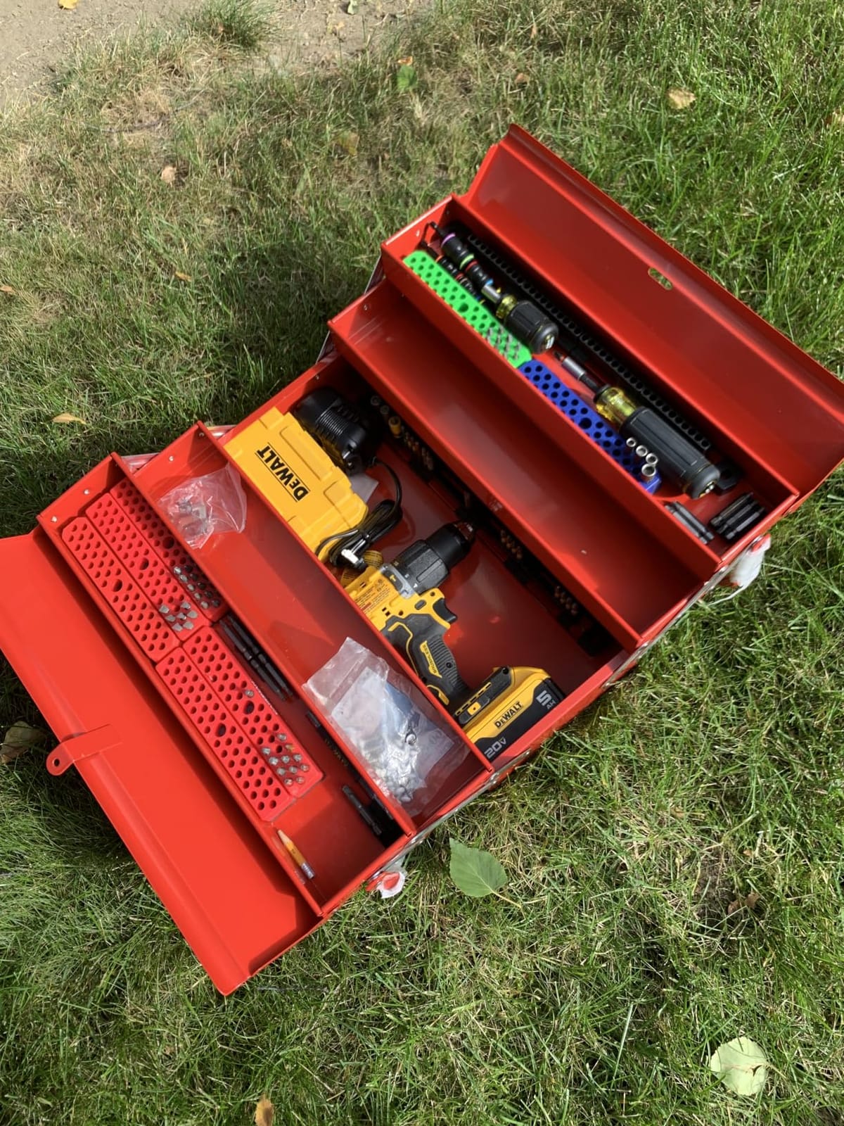 WORKPRO Metal Tool Box, 18-inch Cantilever Folding Red Storage Box, 3-Layer 5-Tray Multi-Function Tool Organizer, Red customer photo 1