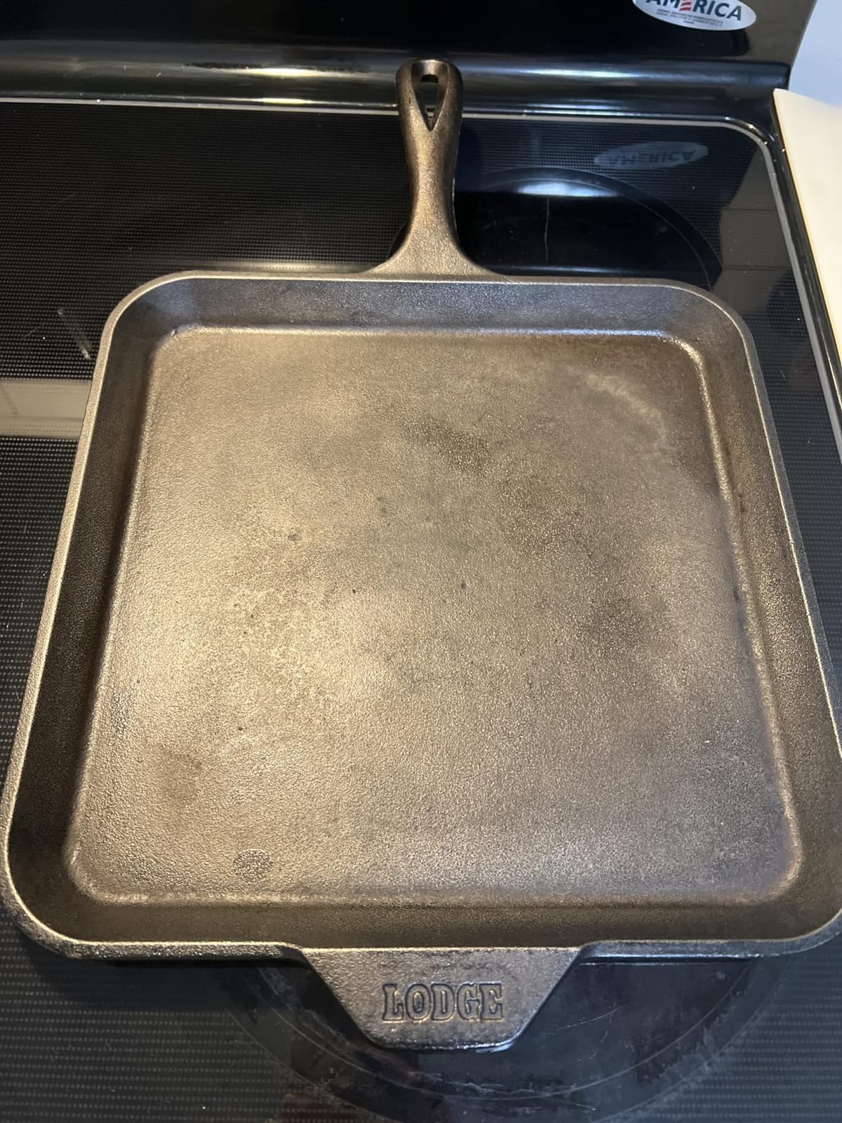 Lodge Pre-Seasoned Cast Iron Square Griddle, PFAS-Free, 11 Inches | Cast Iron for Pancakes, Eggs, Bacon & Grilling Favorites, Durable & Even Heat Distribution, Non-Toxic, Made in USA customer photo 1