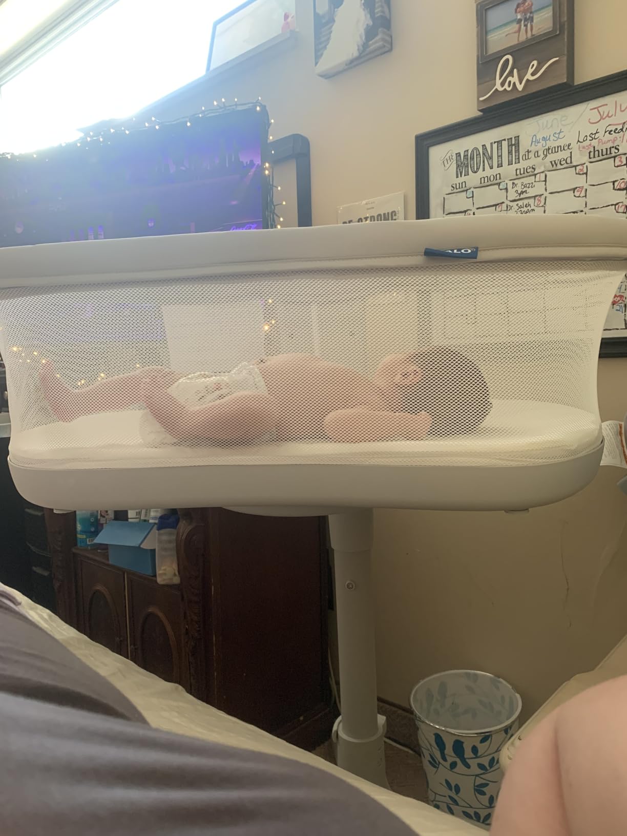 HALO BassiNest Swivel Sleeper 3.0 – Over-Bed Baby Bassinet with 360 Rotation, Adjustable Height, Breathable Mesh, Safe Close Sleeping, Lowering Wall for Easy Access, Feeding & C-Section Recovery customer photo 1