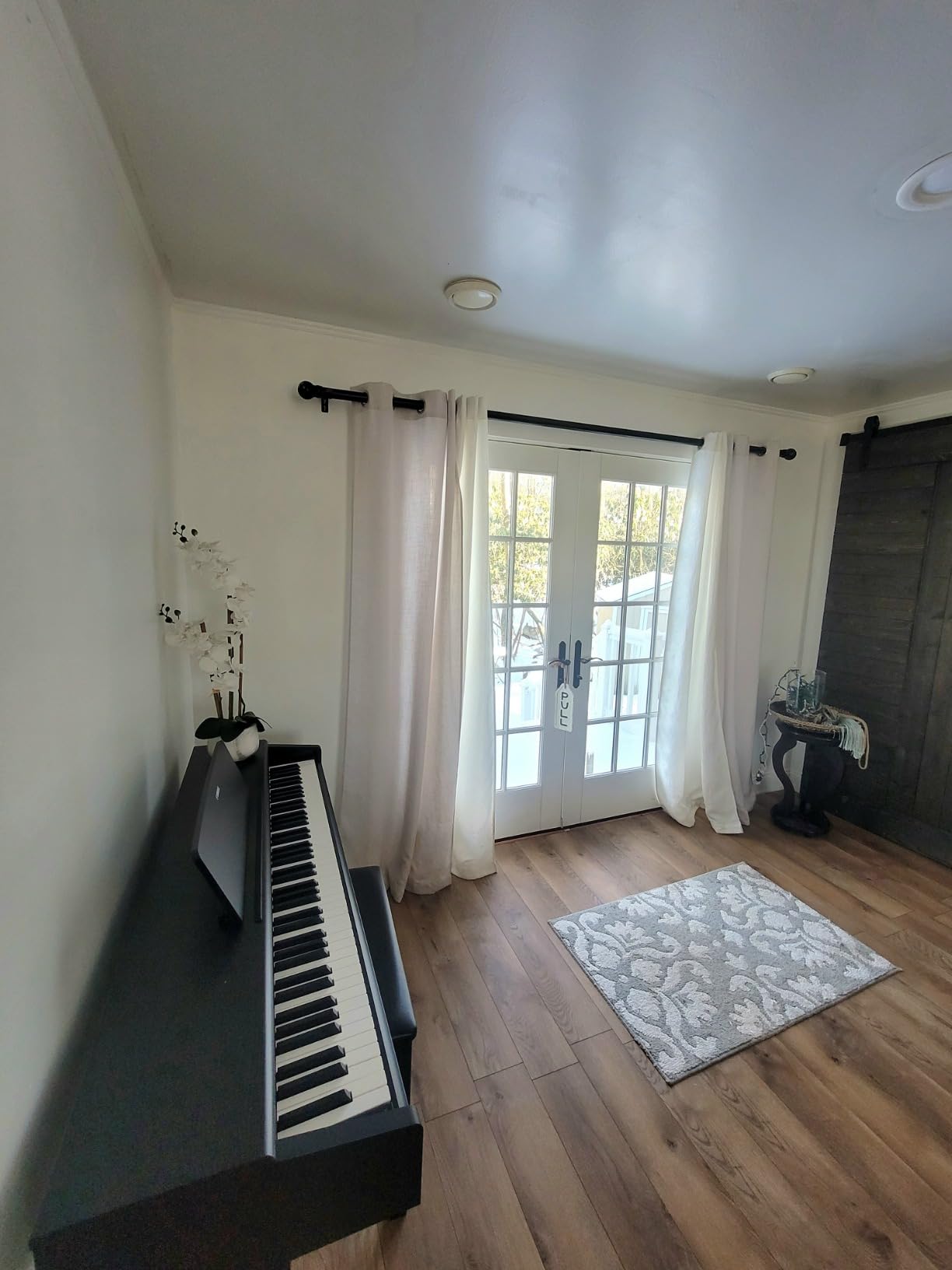 Yamaha Arius Series 88-Key Weighted Action Upright Digital Piano for Beginner and Intermediate Players, Dynamic Response, Grand Piano Sound, 3-pedal Unit, Bench Included, Rosewood YDP105R customer photo 2
