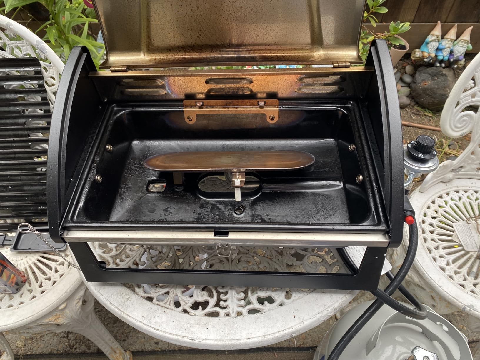 Cuisinart Gas Grill with Locking Lid, Portable, 8,000 BTU, 10 lbs. customer photo 1
